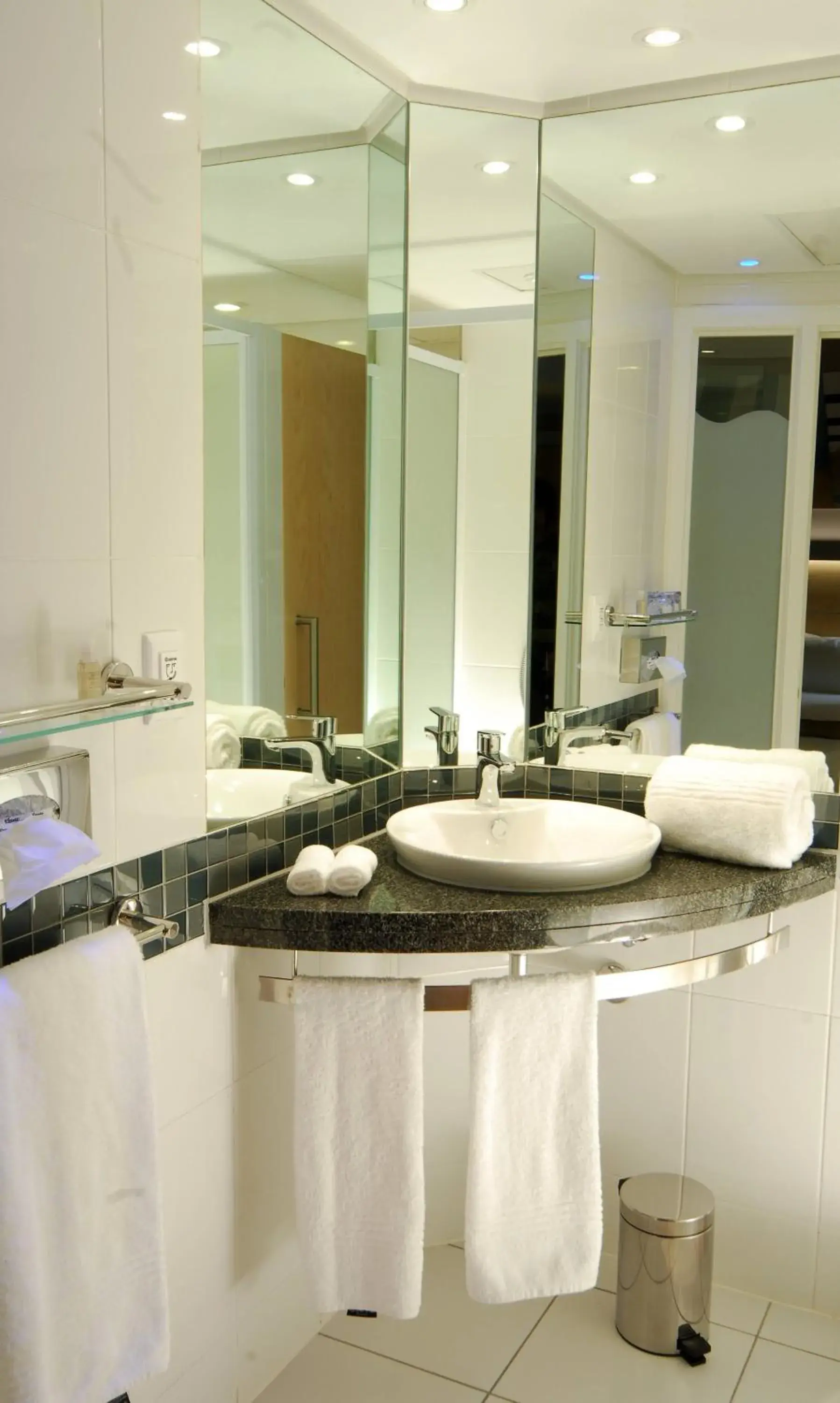Photo of the whole room, Bathroom in Holiday Inn Express Sandton-Woodmead, an IHG Hotel