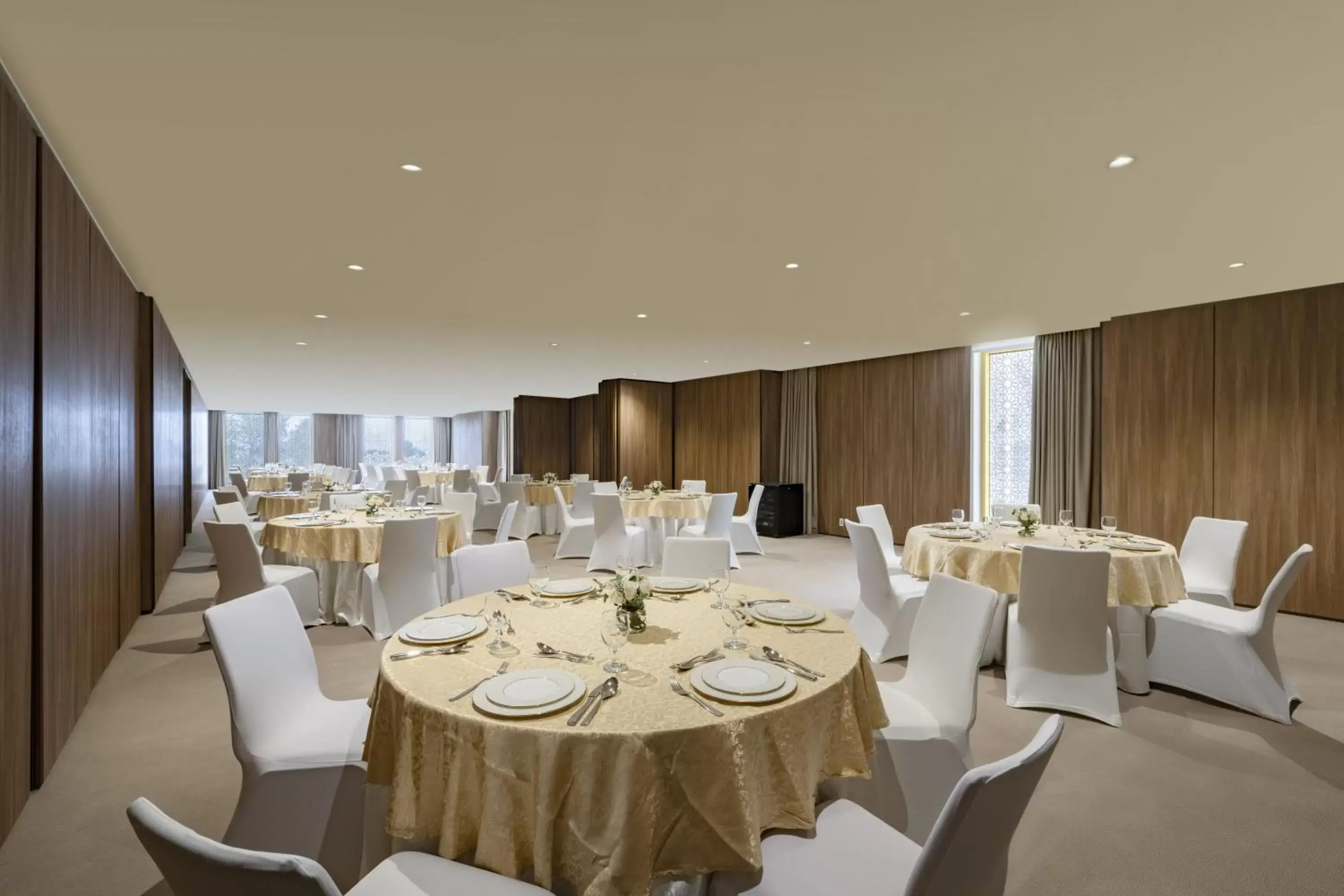 Banquet/Function facilities, Restaurant/Places to Eat in voco Doha West Bay Suites, an IHG Hotel