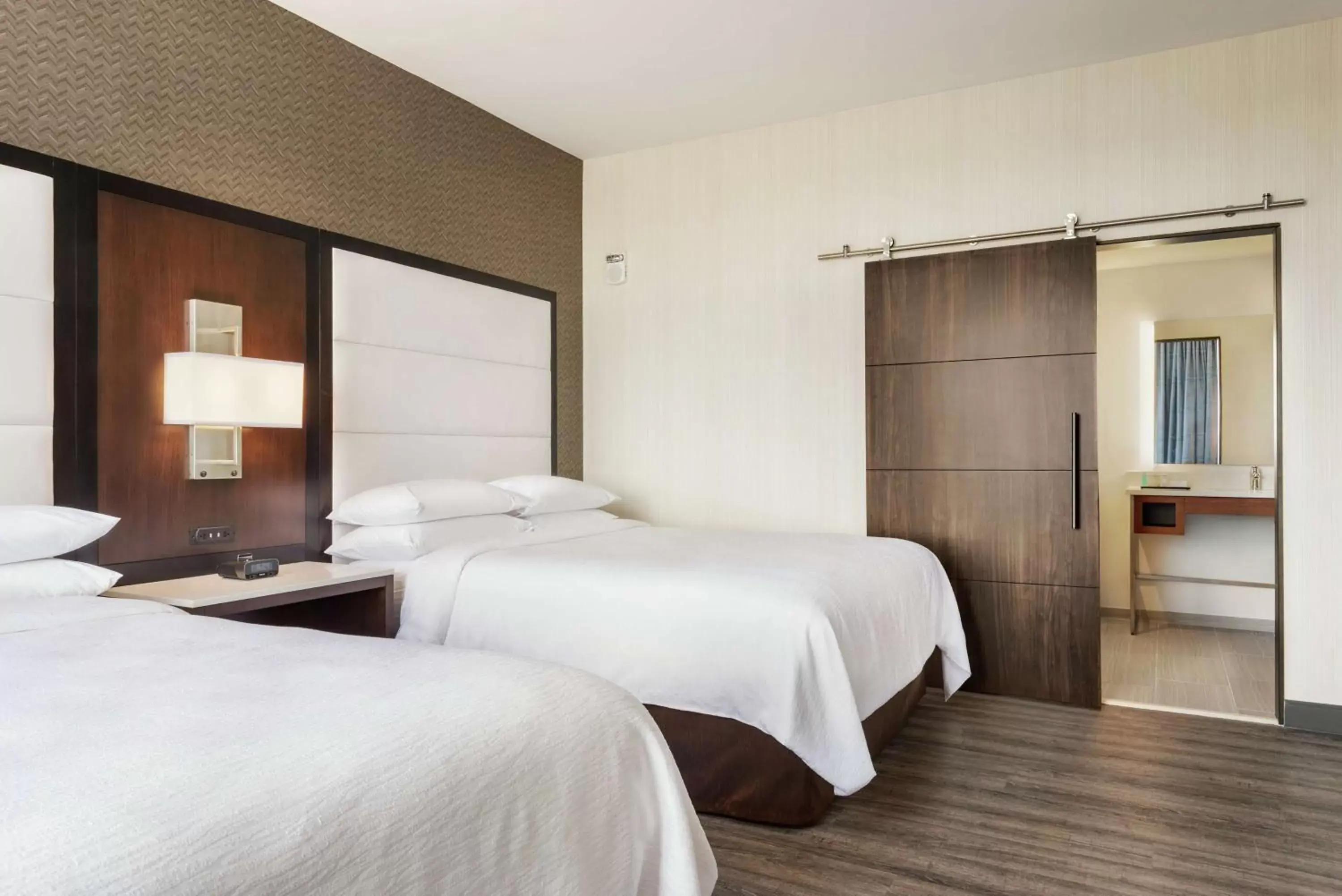 Bed in Embassy Suites By Hilton Noblesville Indianapolis Conv Ctr Bed in Embassy Suites By Hilton Noblesville Indianapolis Conv Ctr