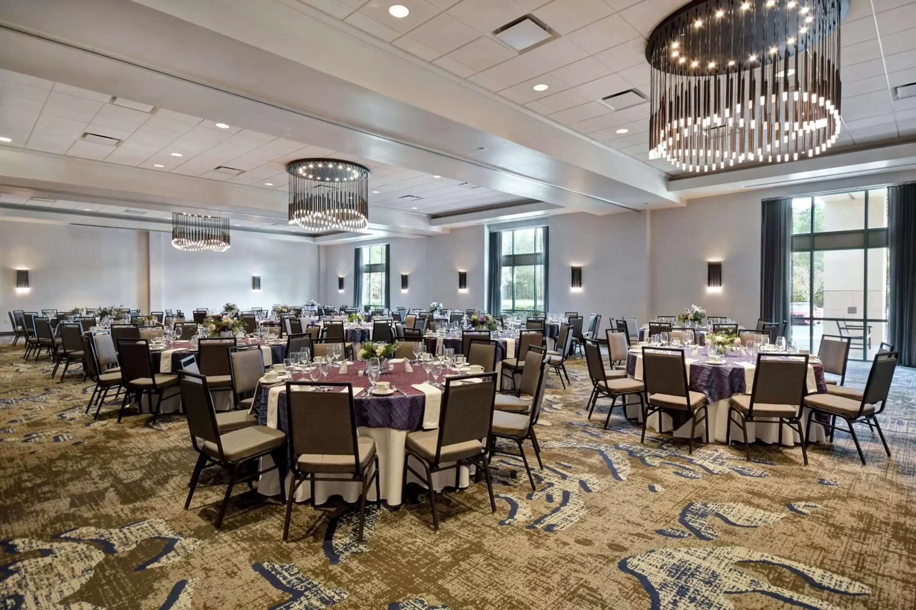 Meeting/conference room, Restaurant/Places to Eat in Embassy Suites by Hilton Raleigh Durham Research Triangle