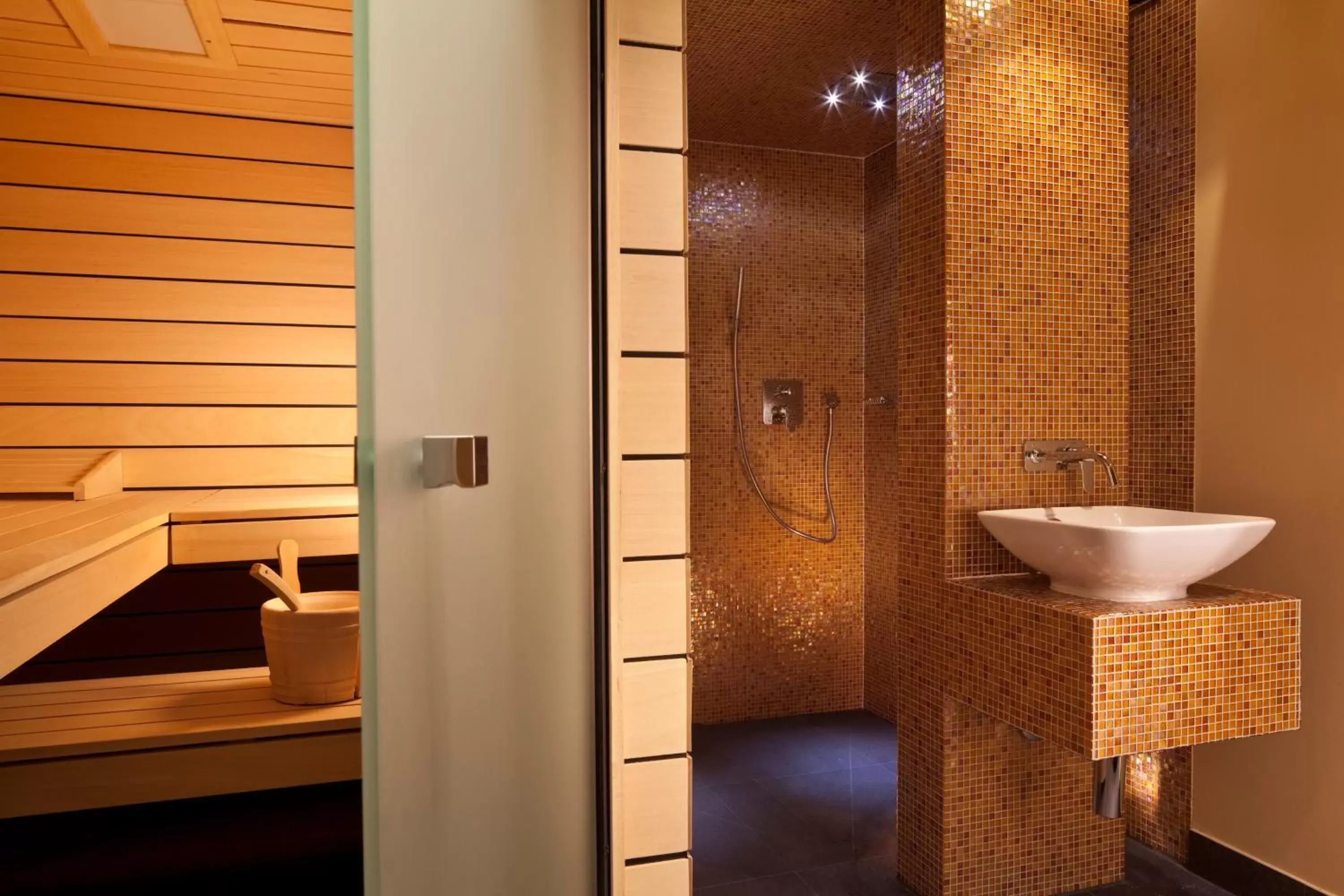 Spa and wellness centre/facilities, Bathroom in Hotel D - Design Hotel
