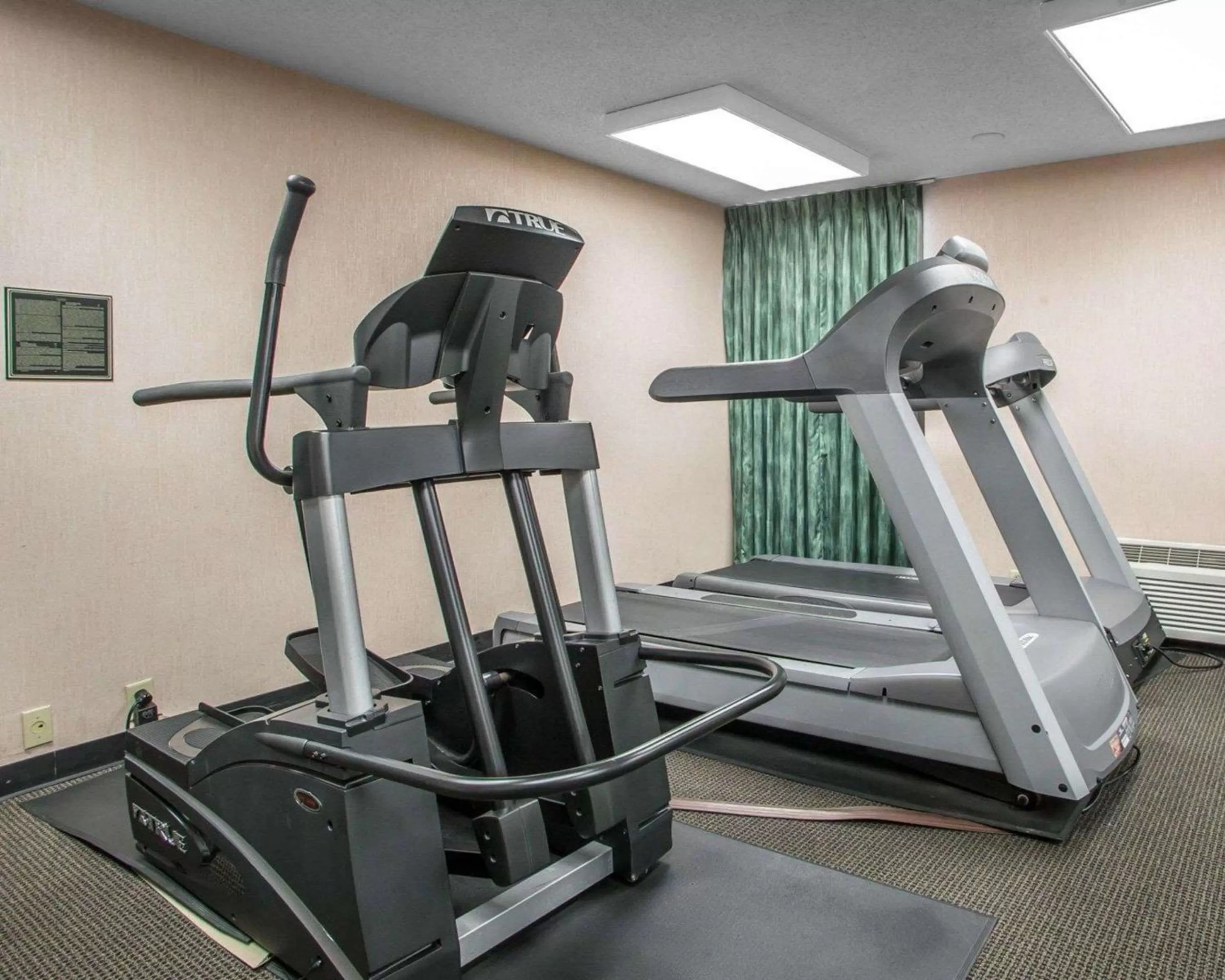 Fitness centre/facilities in Quality Inn Schaumburg - Chicago near the Mall