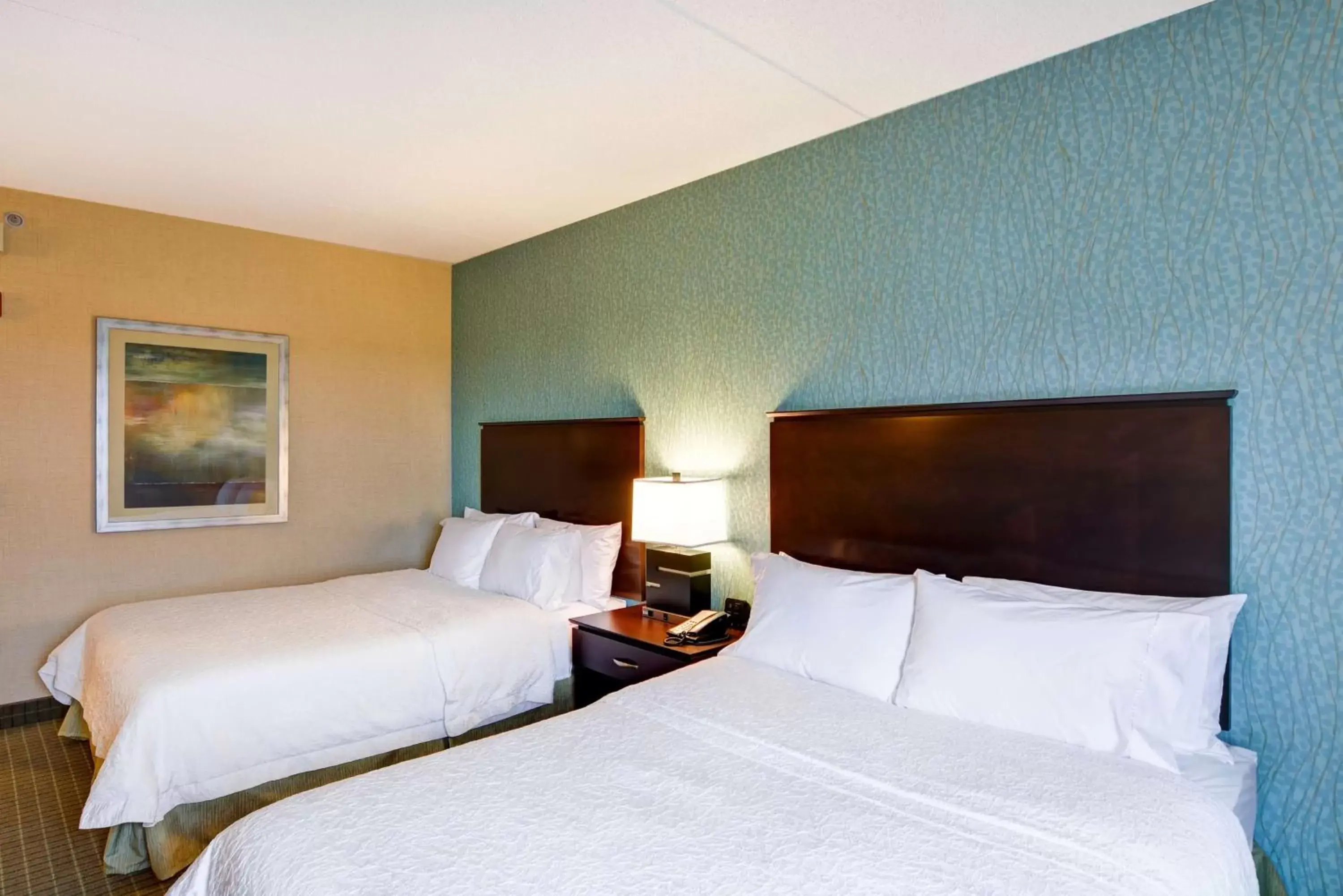 Bed in Hampton Inn & Suites Wilkes-Barre