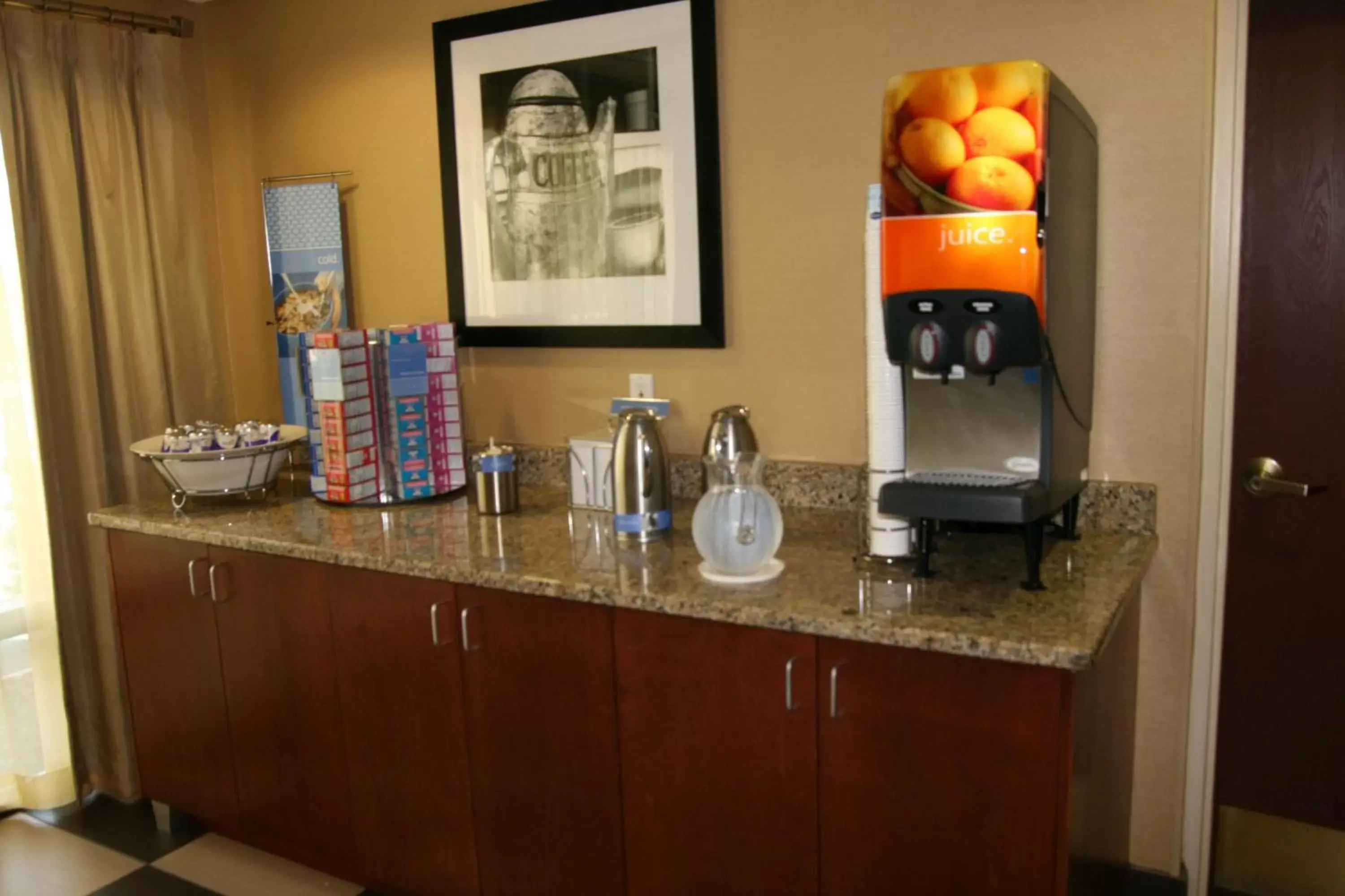 Dining area in Hampton Inn - Hillsville