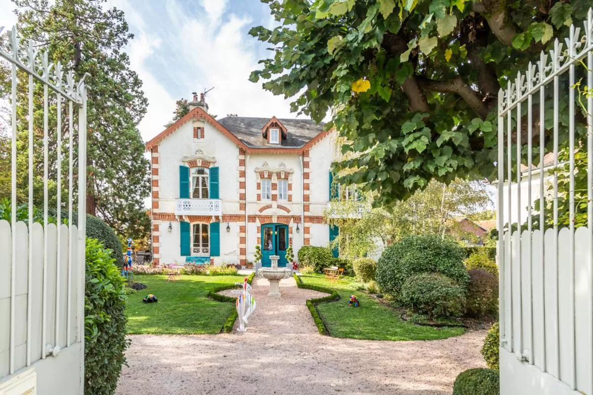 Facade/entrance in L'Oustal
