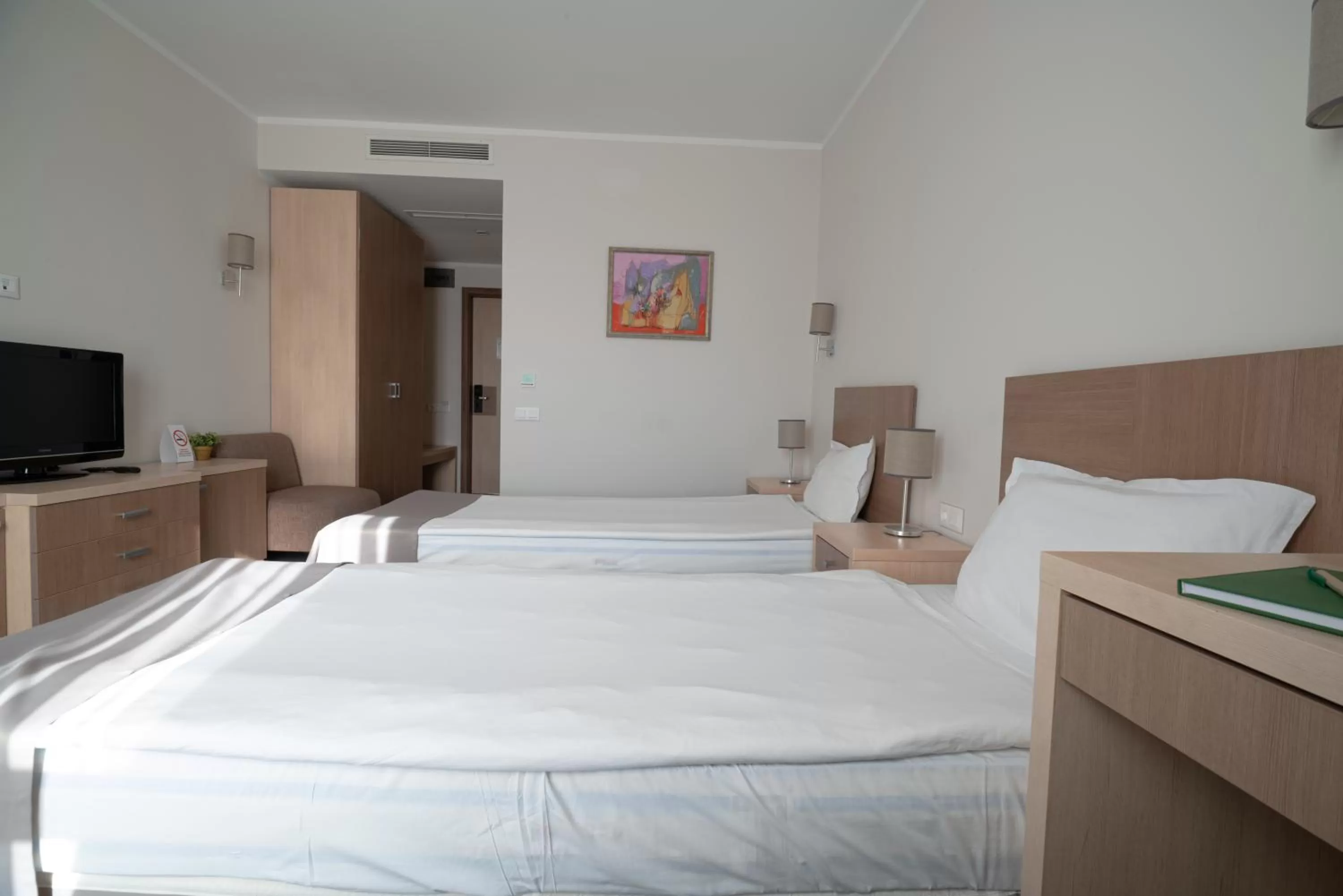 Bed in Vitosha Park Hotel - Free Indoor Pool & Parking
