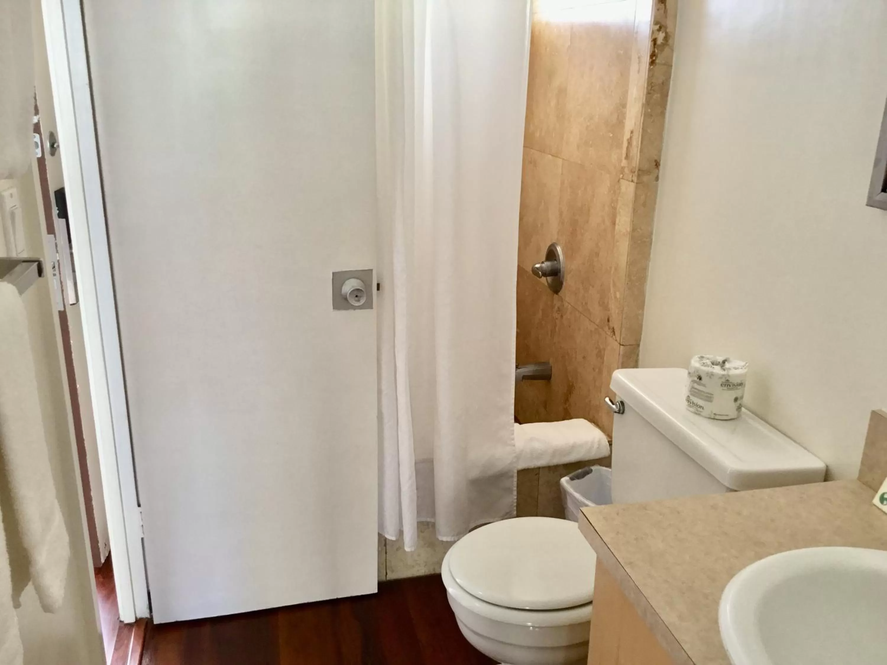 Shower in Holiday Surf Hotel (with full kitchen)