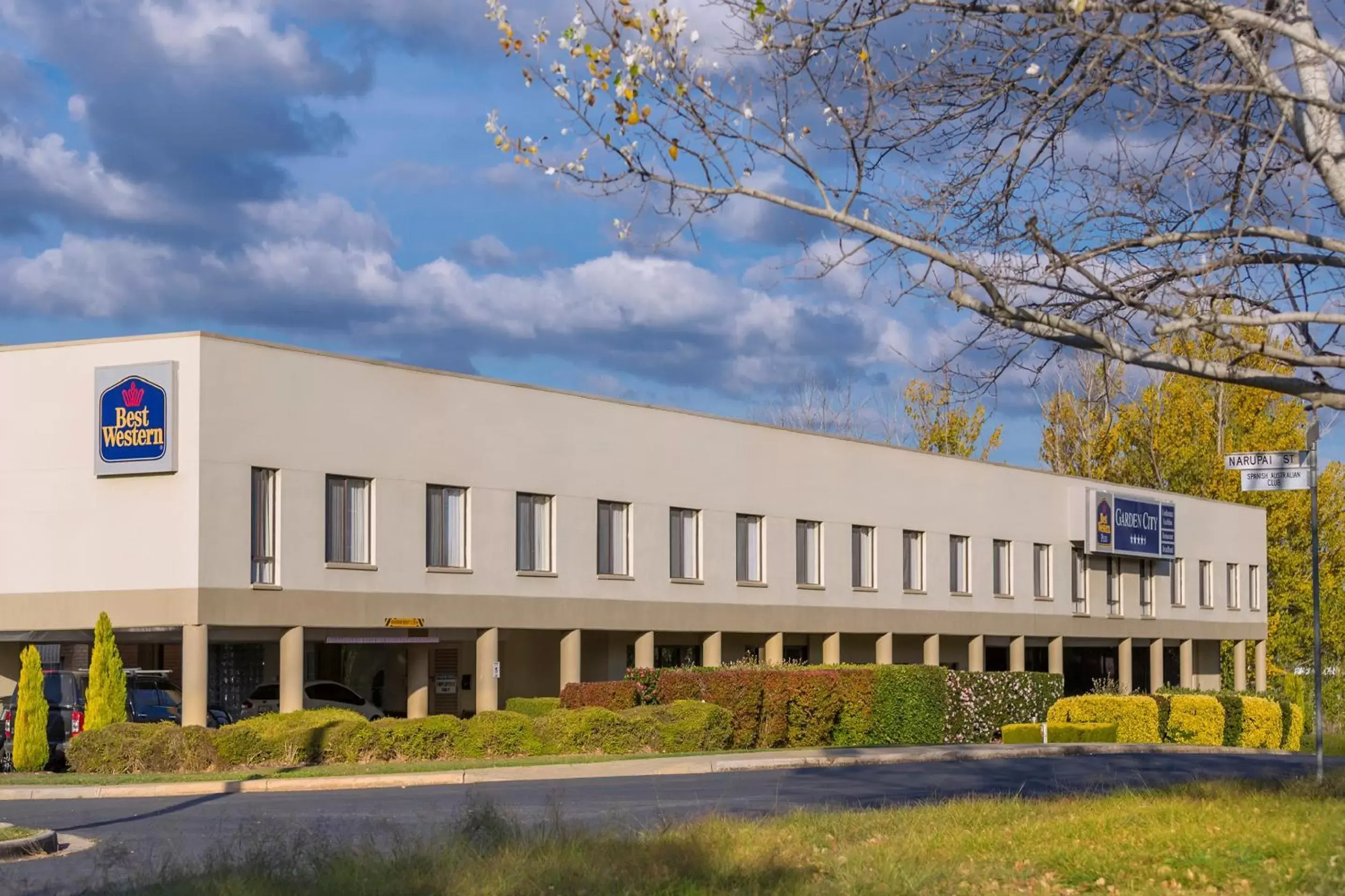 Facade/entrance in Garden City Hotel, Best Western Signature Collection Facade/entrance in Garden City Hotel, Best Western Signature Collection