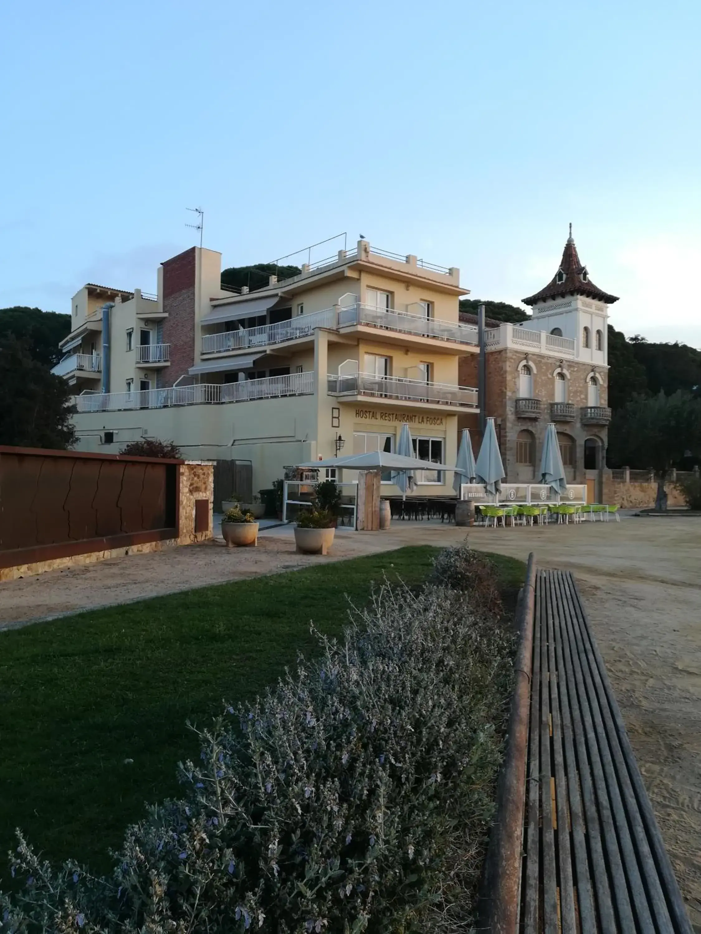 Property Building in Hostal La Fosca