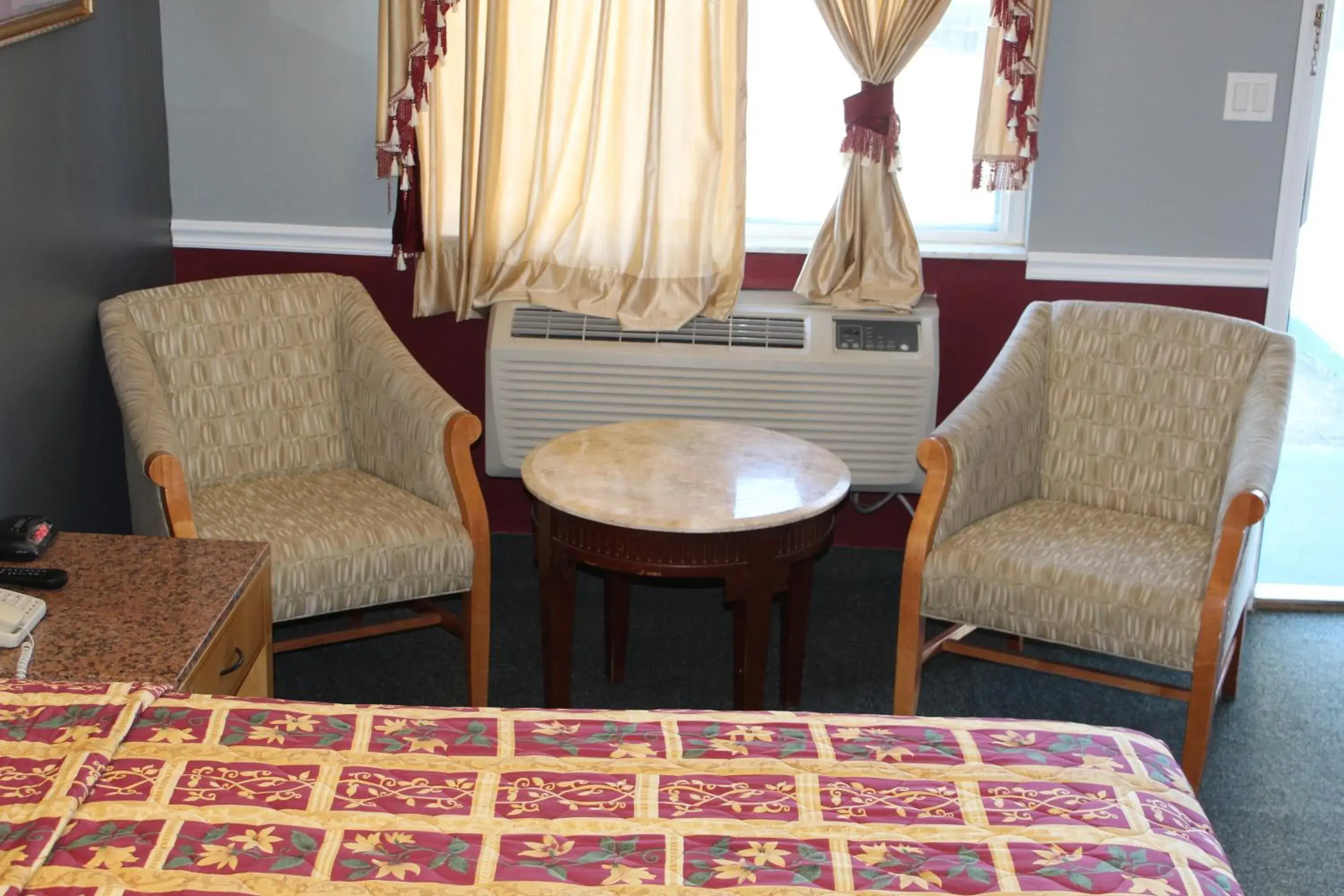 Seating Area in Liberty Inn