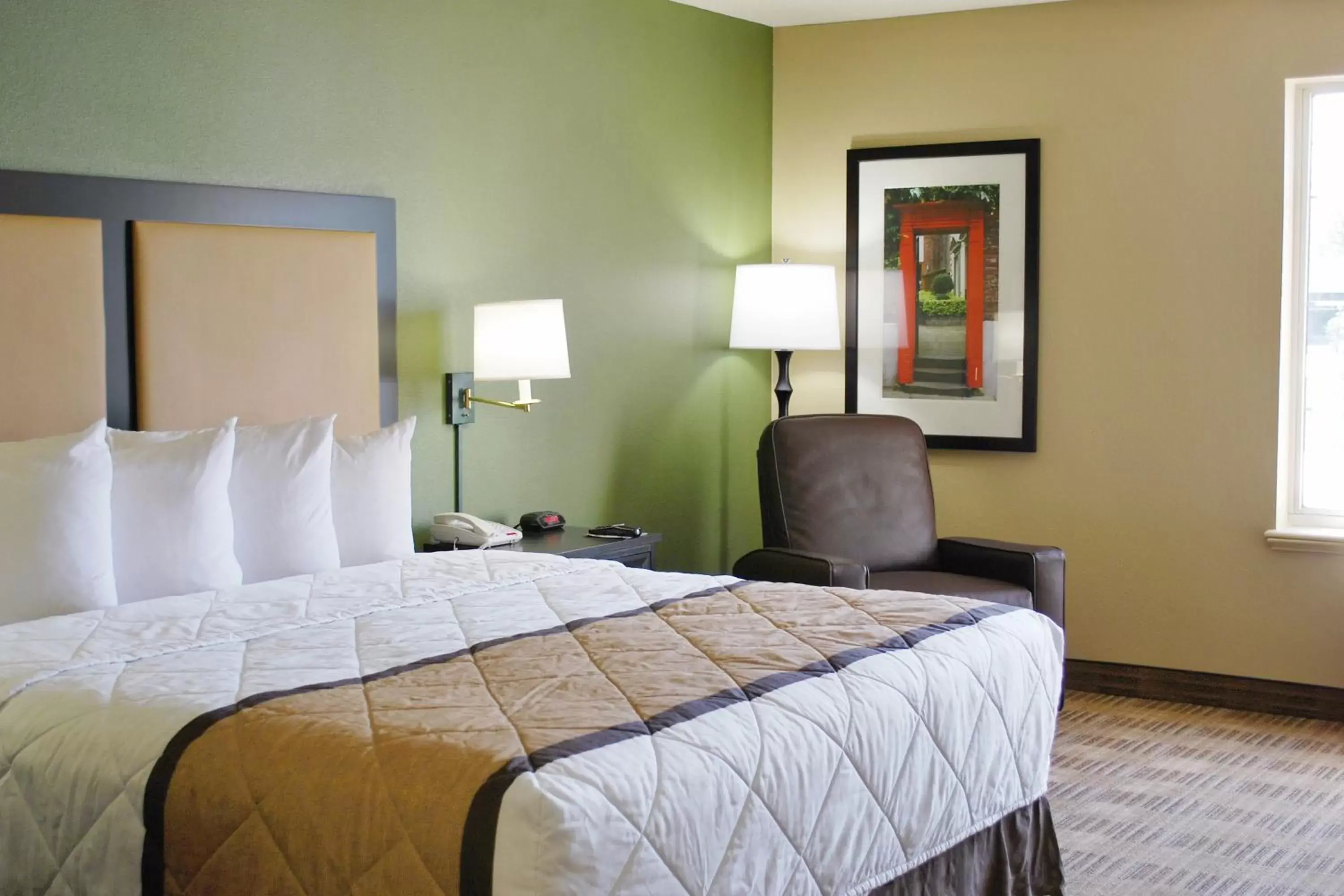 Bed in Extended Stay America Suites - Washington, DC - Tysons Corner