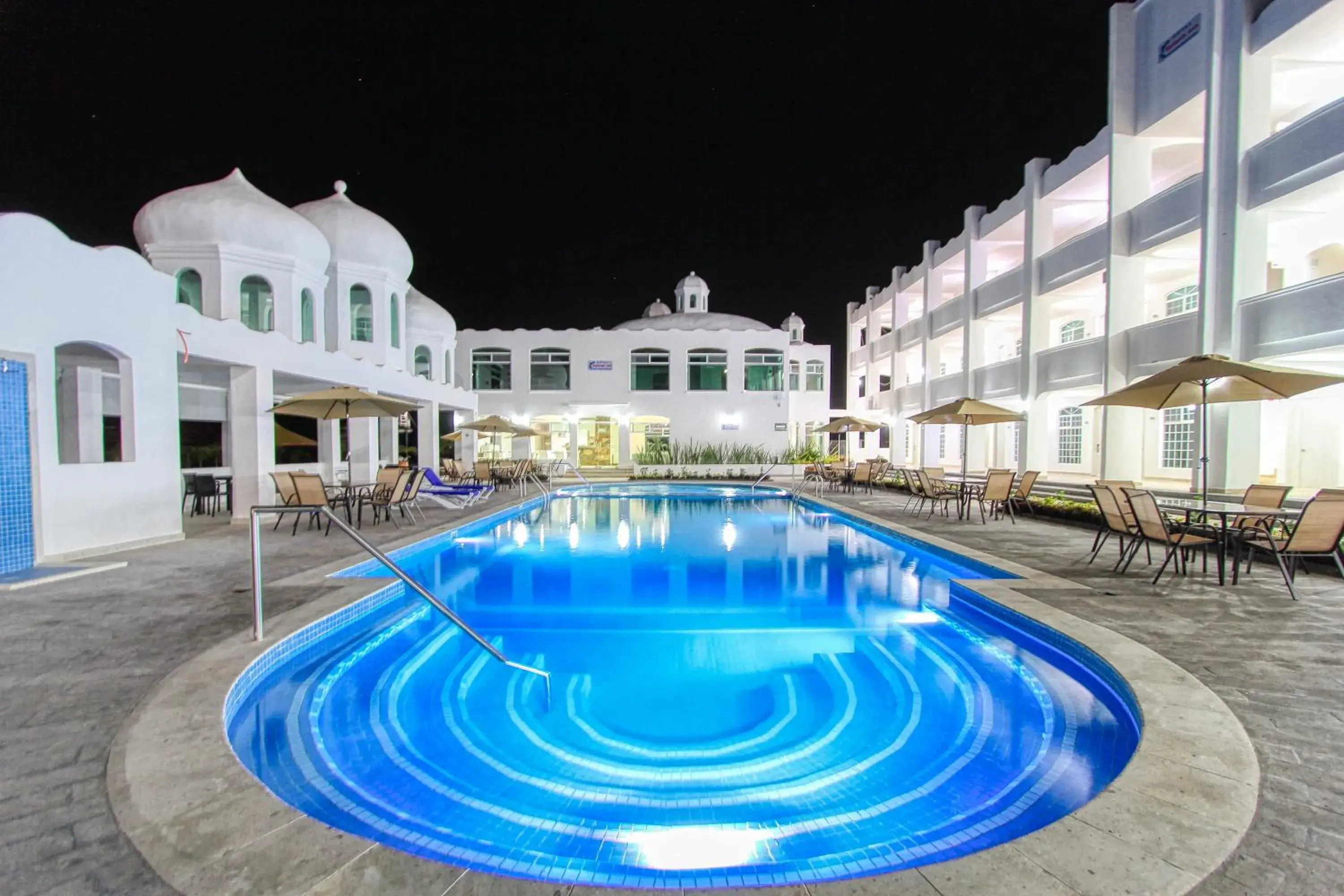 Swimming Pool in HOTEL SPLASH INN