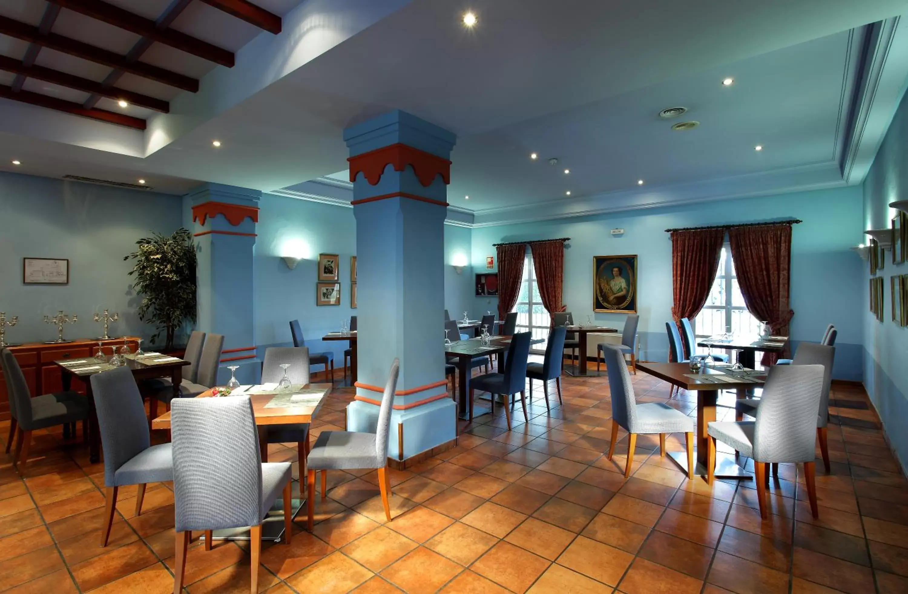 Restaurant/Places to Eat in Exe Gran Hotel Solucar