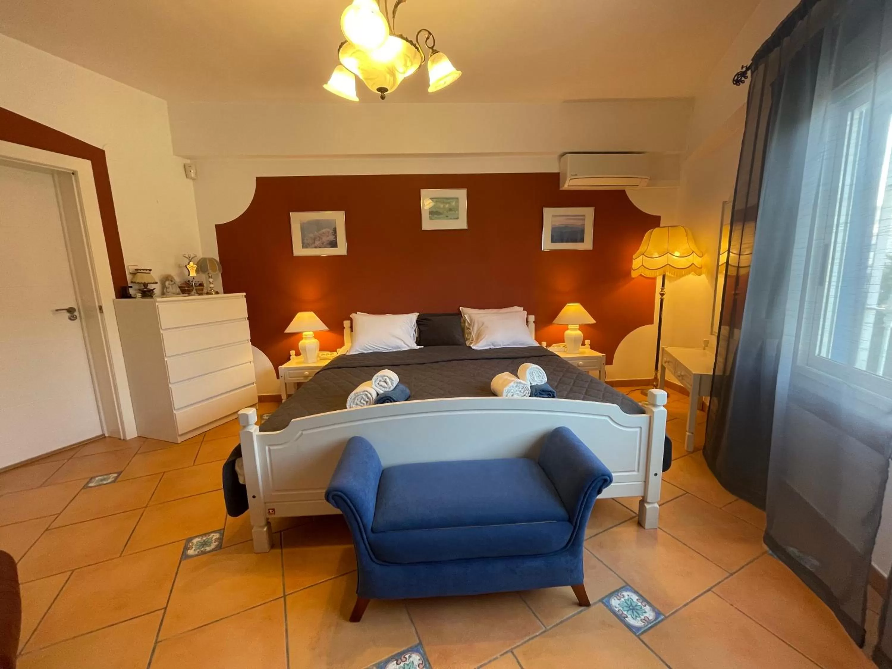 Queen Room in Anna's garden