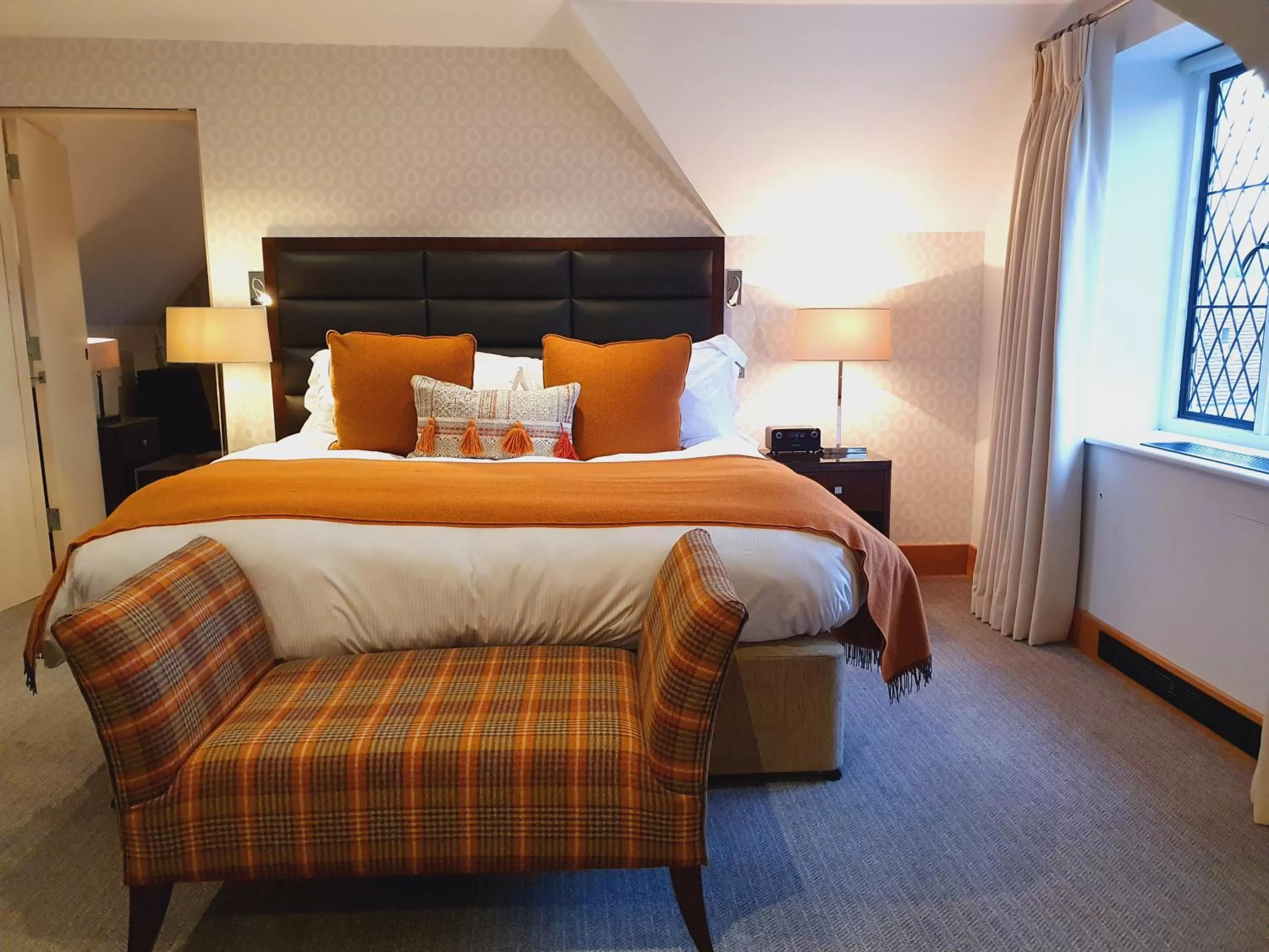 Bed in Great Fosters - Near Windsor