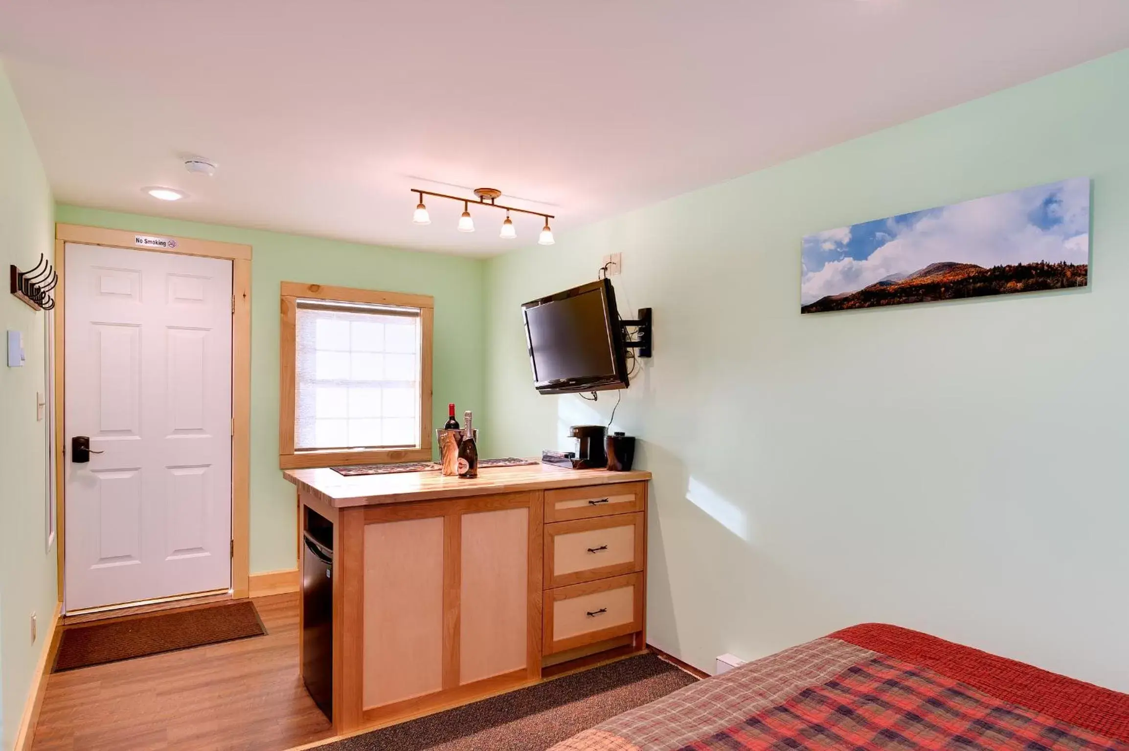 TV and multimedia, TV/Entertainment Center in Cobble Mountain Lodge