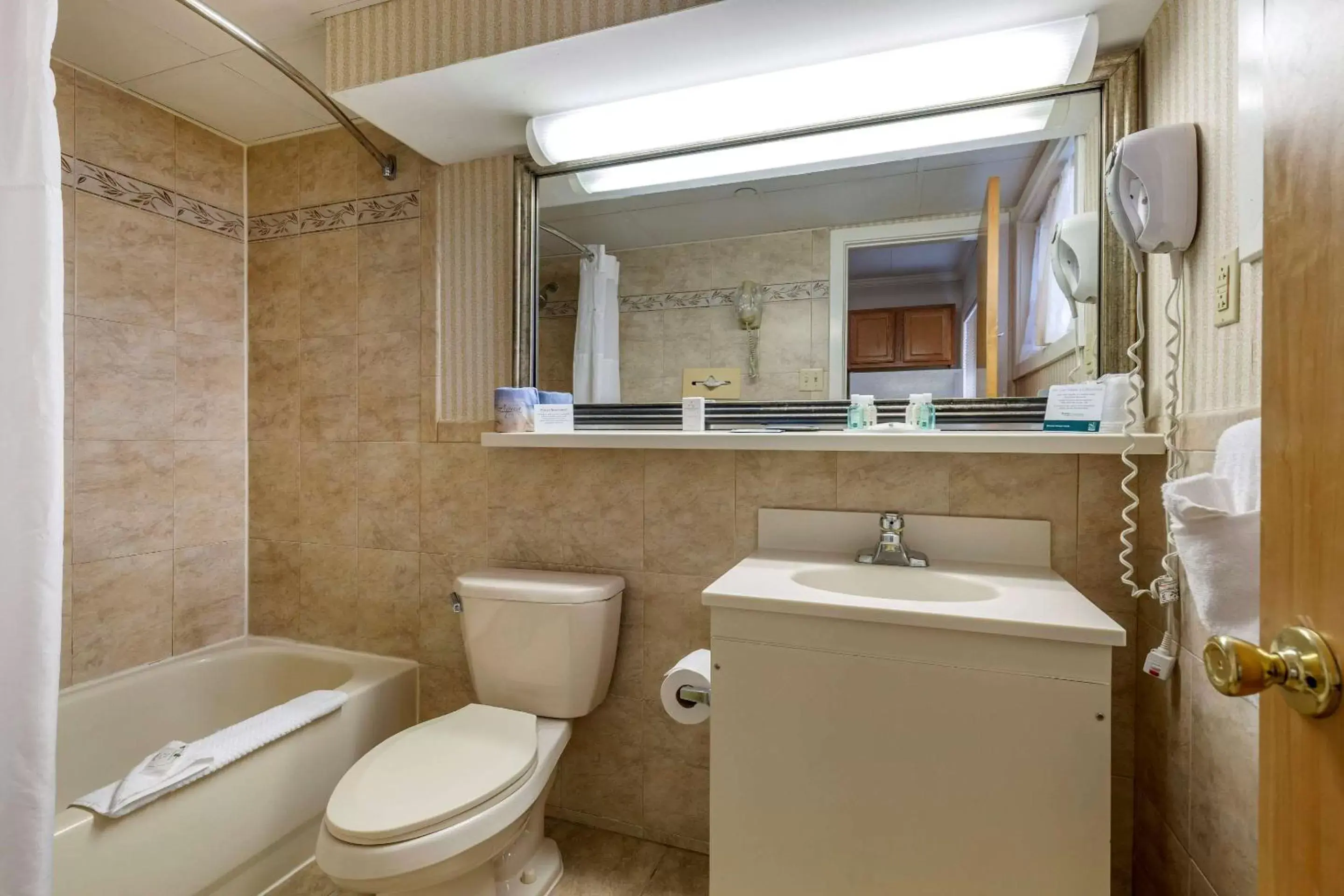 Bathroom in Quality Inn Boardwalk Bathroom in Quality Inn Boardwalk