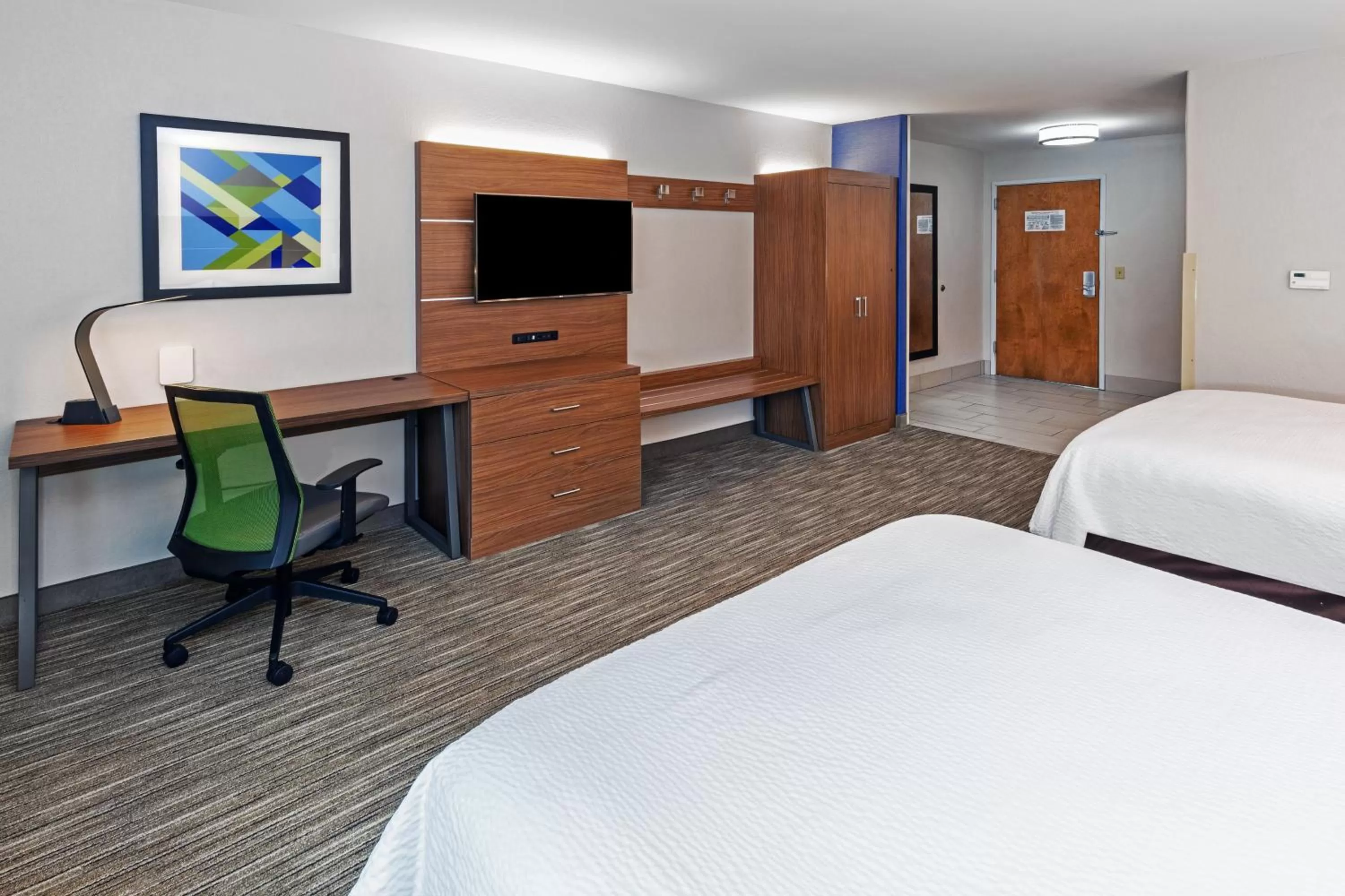 Photo of the whole room, Bed in Holiday Inn Express & Suites Lafayette South by IHG