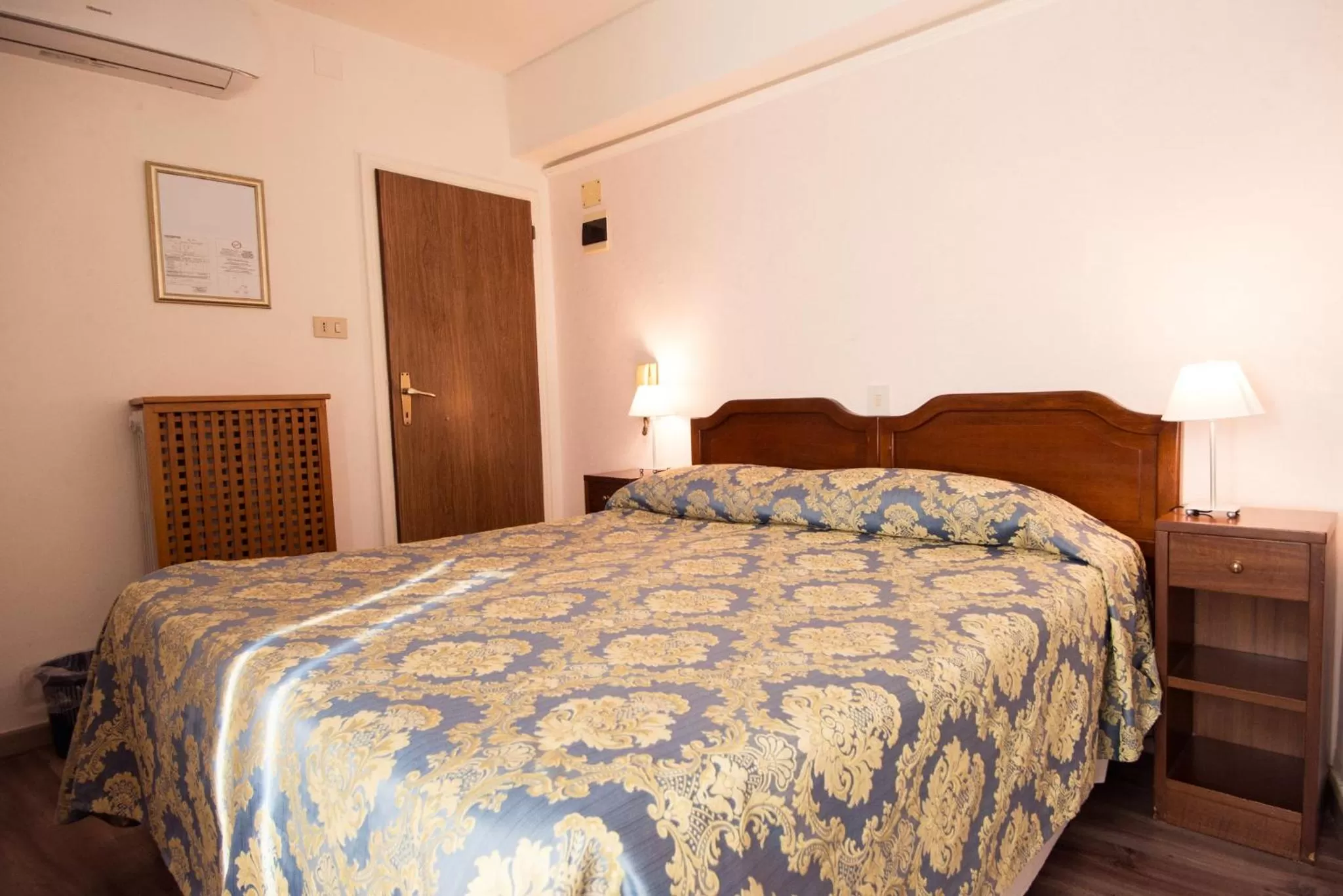 Photo of the whole room, Bed in Albergo Casa Peron
