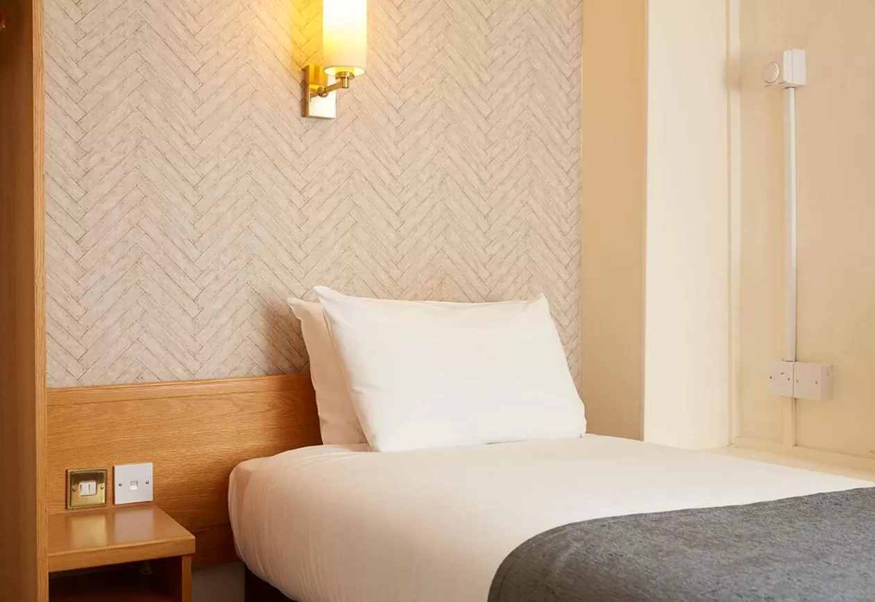 Bed in De Trafford Arms by Chef & Brewer Collection