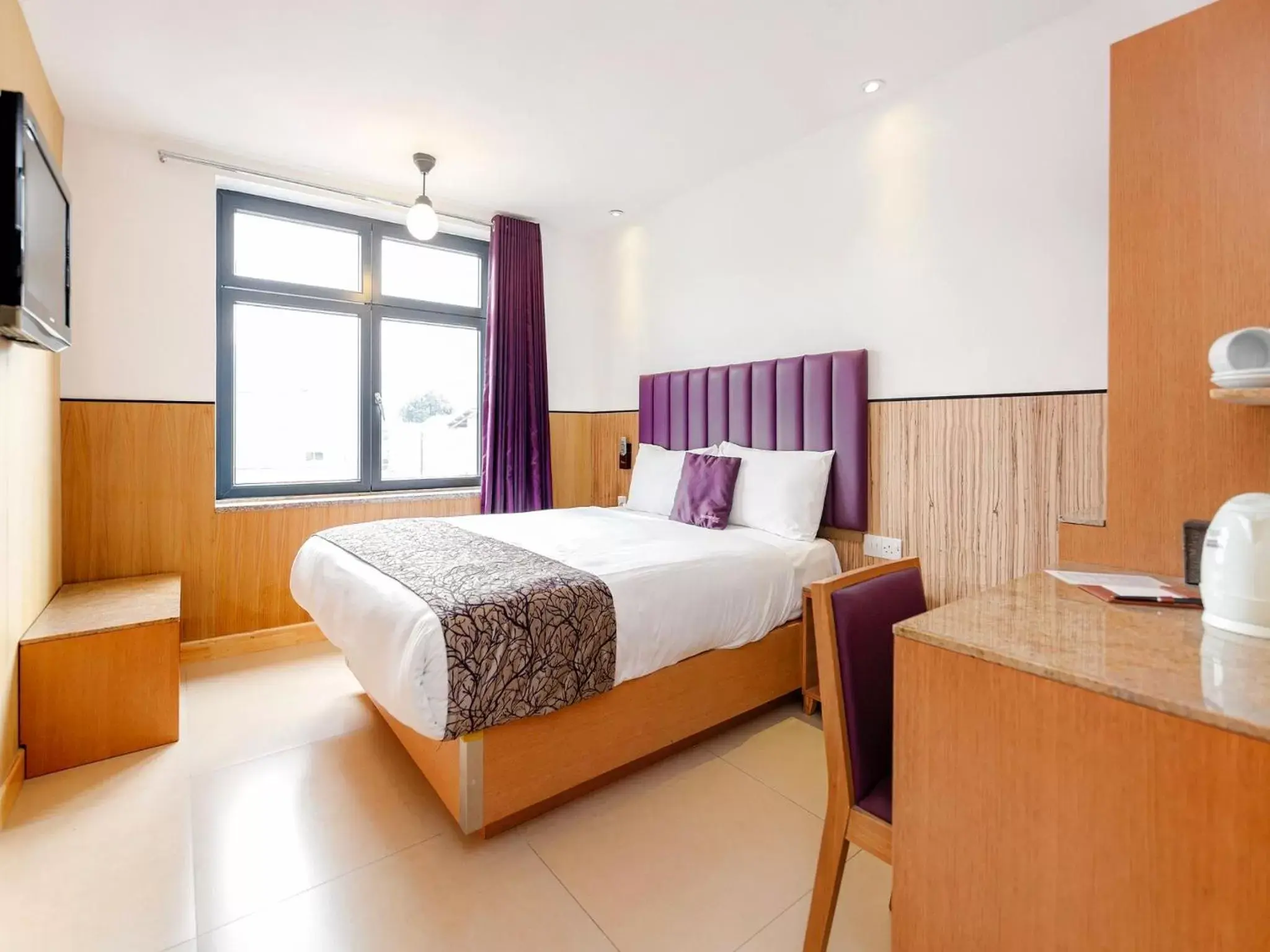 Bed, Room Photo in Eurotraveller Hotel - Premier - Tower Bridge