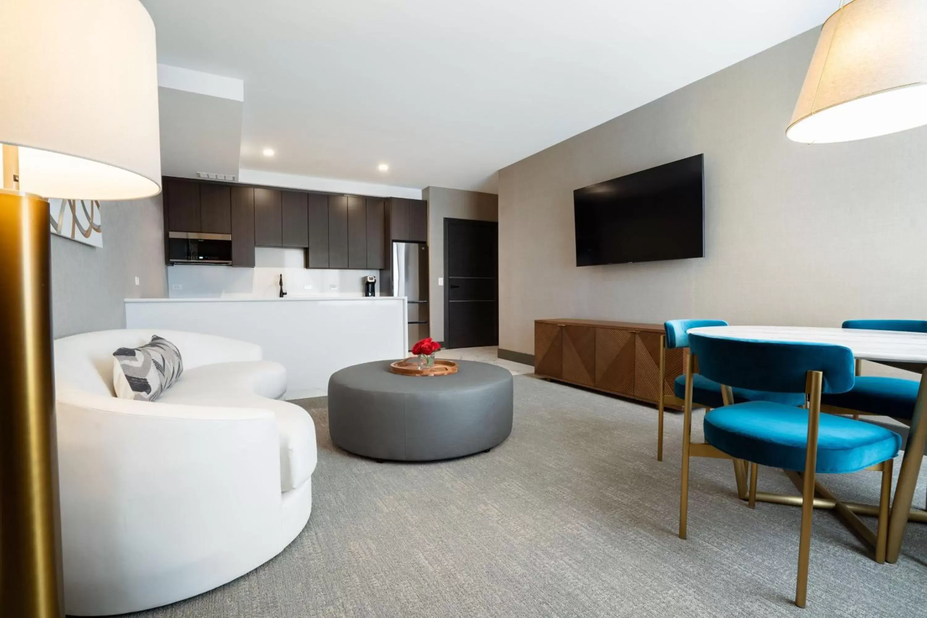 Living room, Seating Area in SpringHill Suites by Marriott Chicago Chinatown