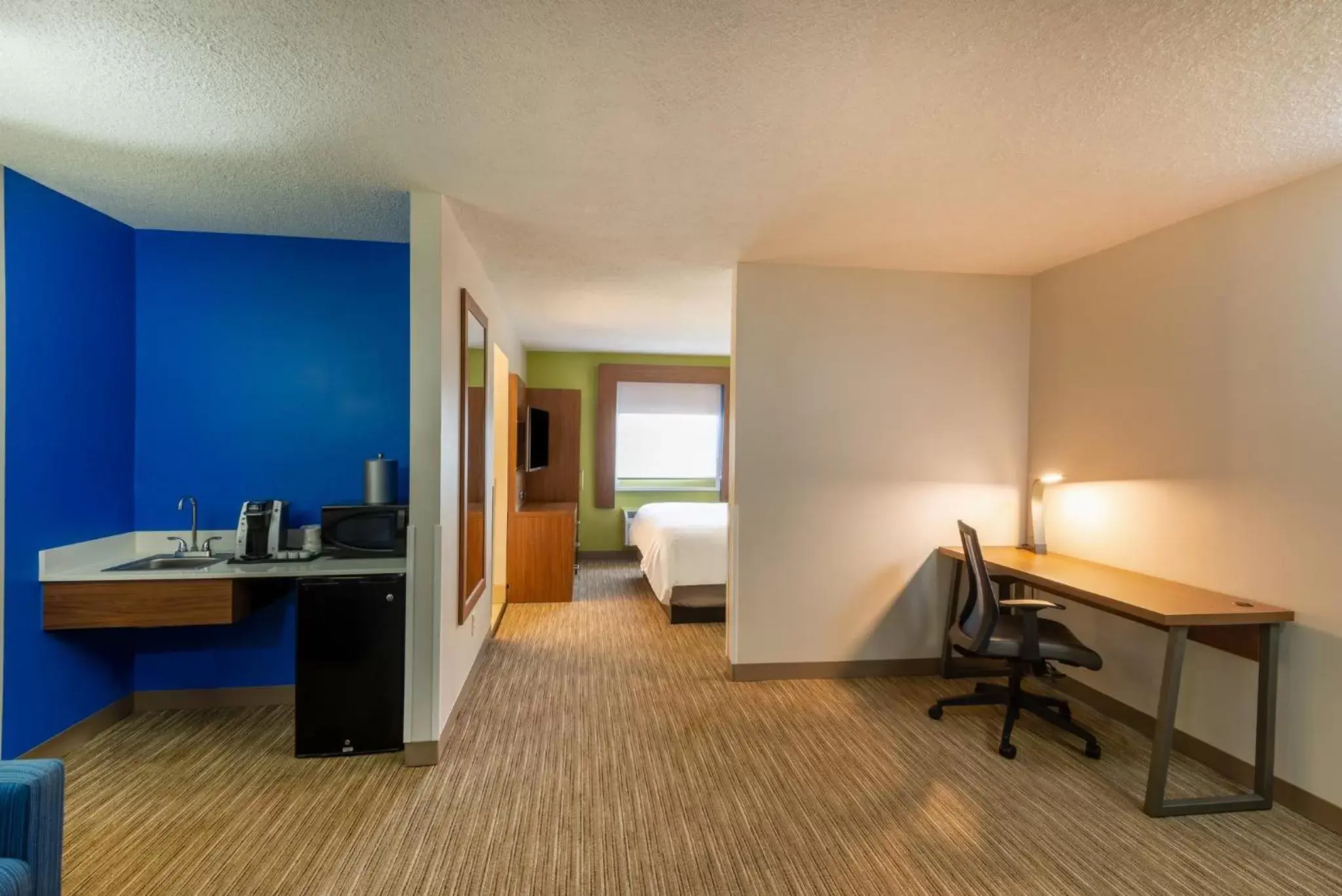 Photo of the whole room, Bathroom in Holiday Inn Express Cleveland - Vermilion, an IHG Hotel