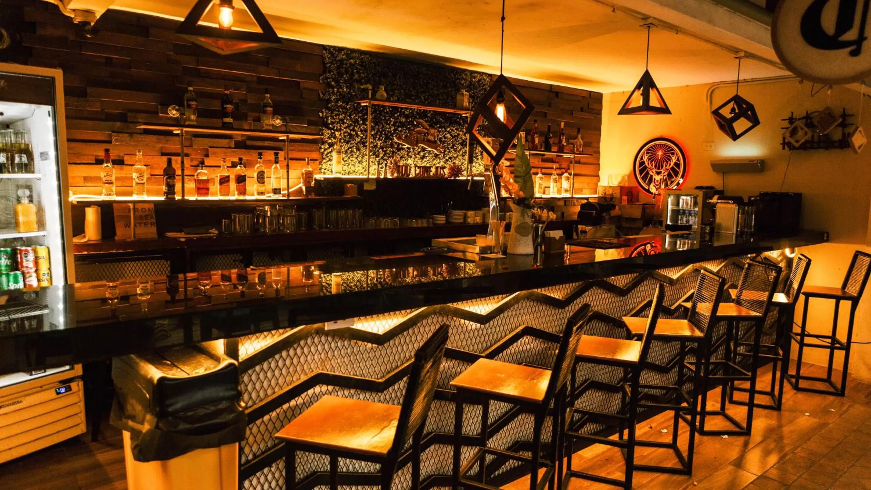 Restaurant/places to eat in Enigmatic Hotel Experience