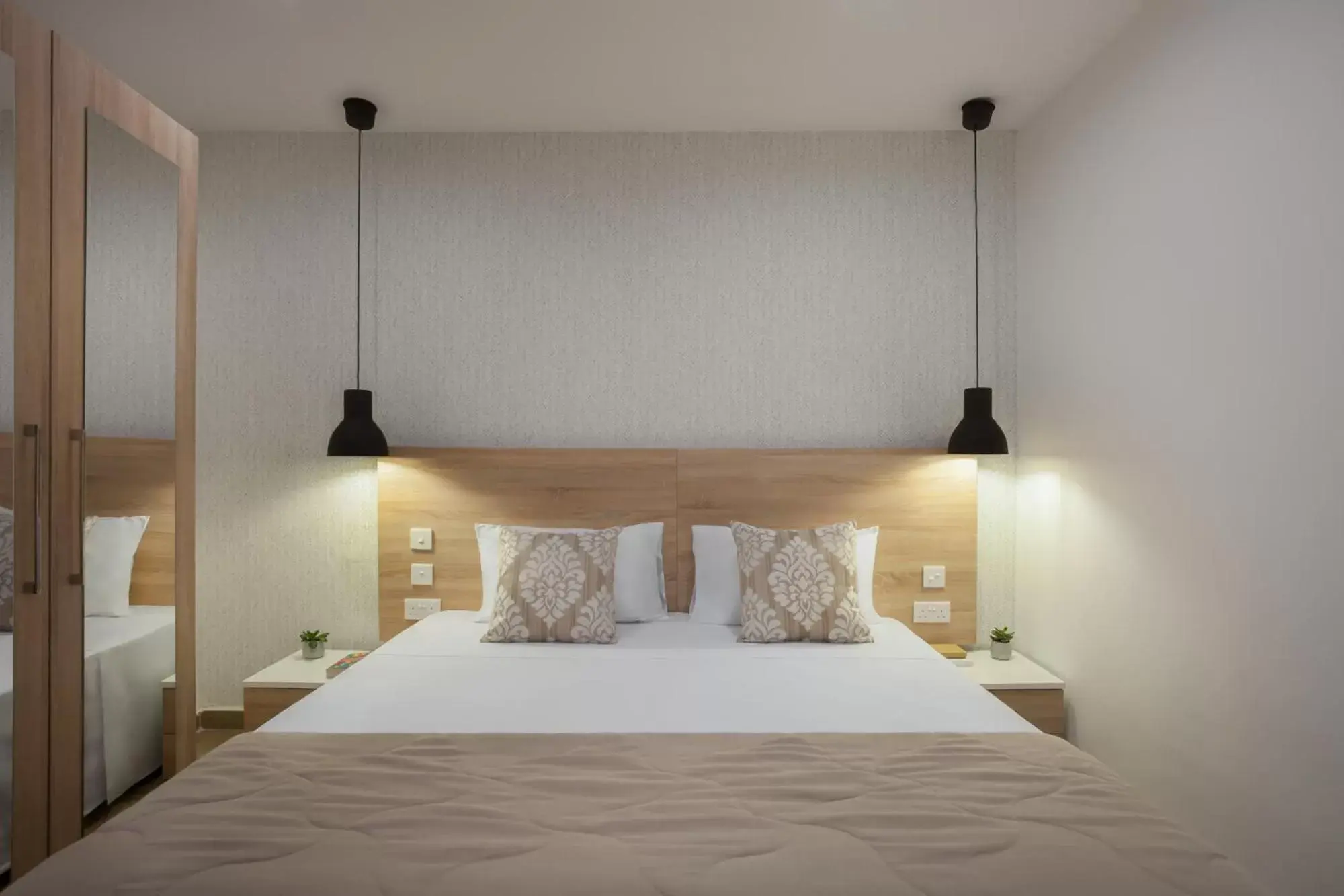 Bedroom, Bed in Plaza Regency Hotels