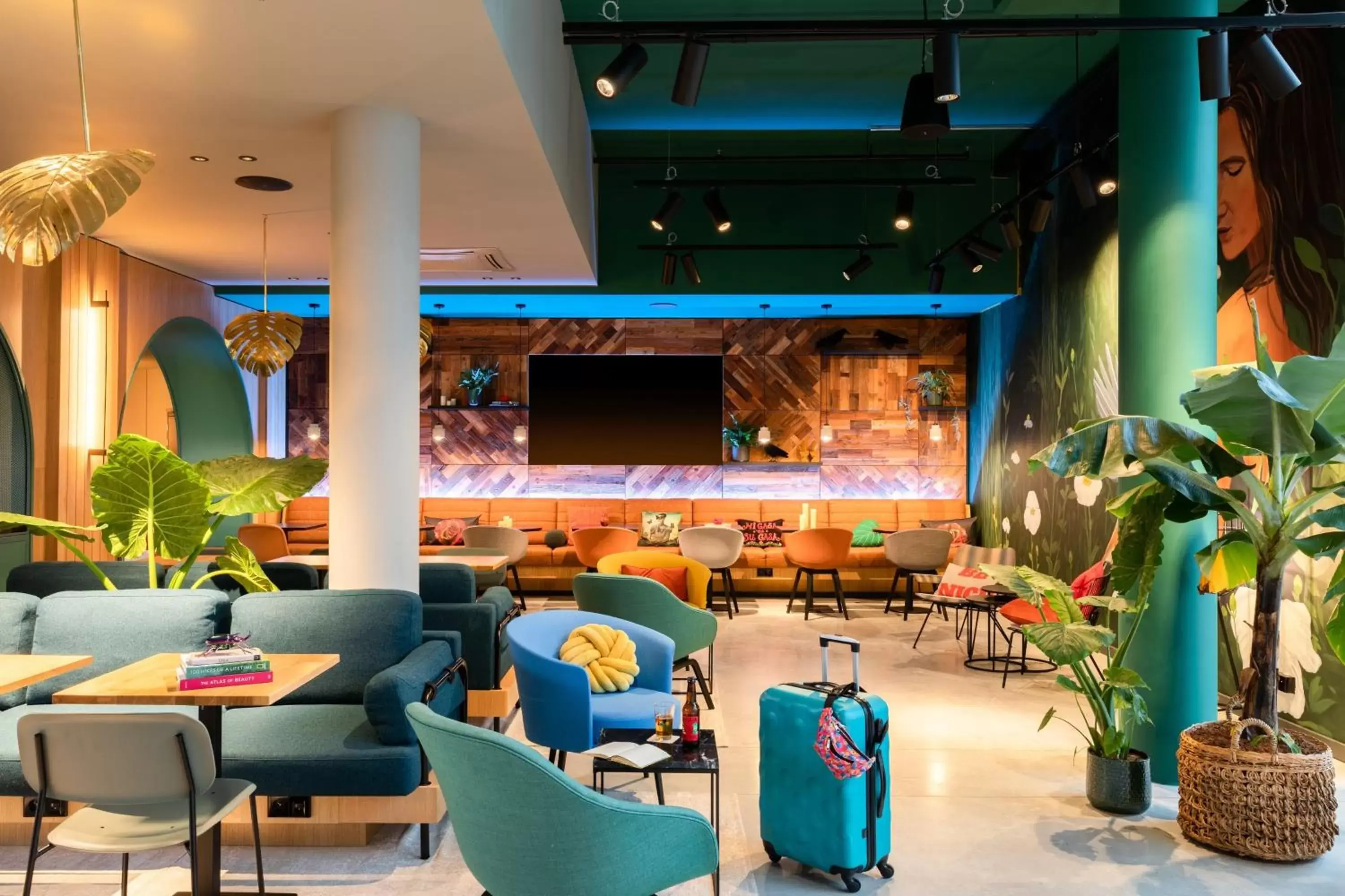 Lobby or reception, Lounge/Bar in Moxy Paris Val d'Europe