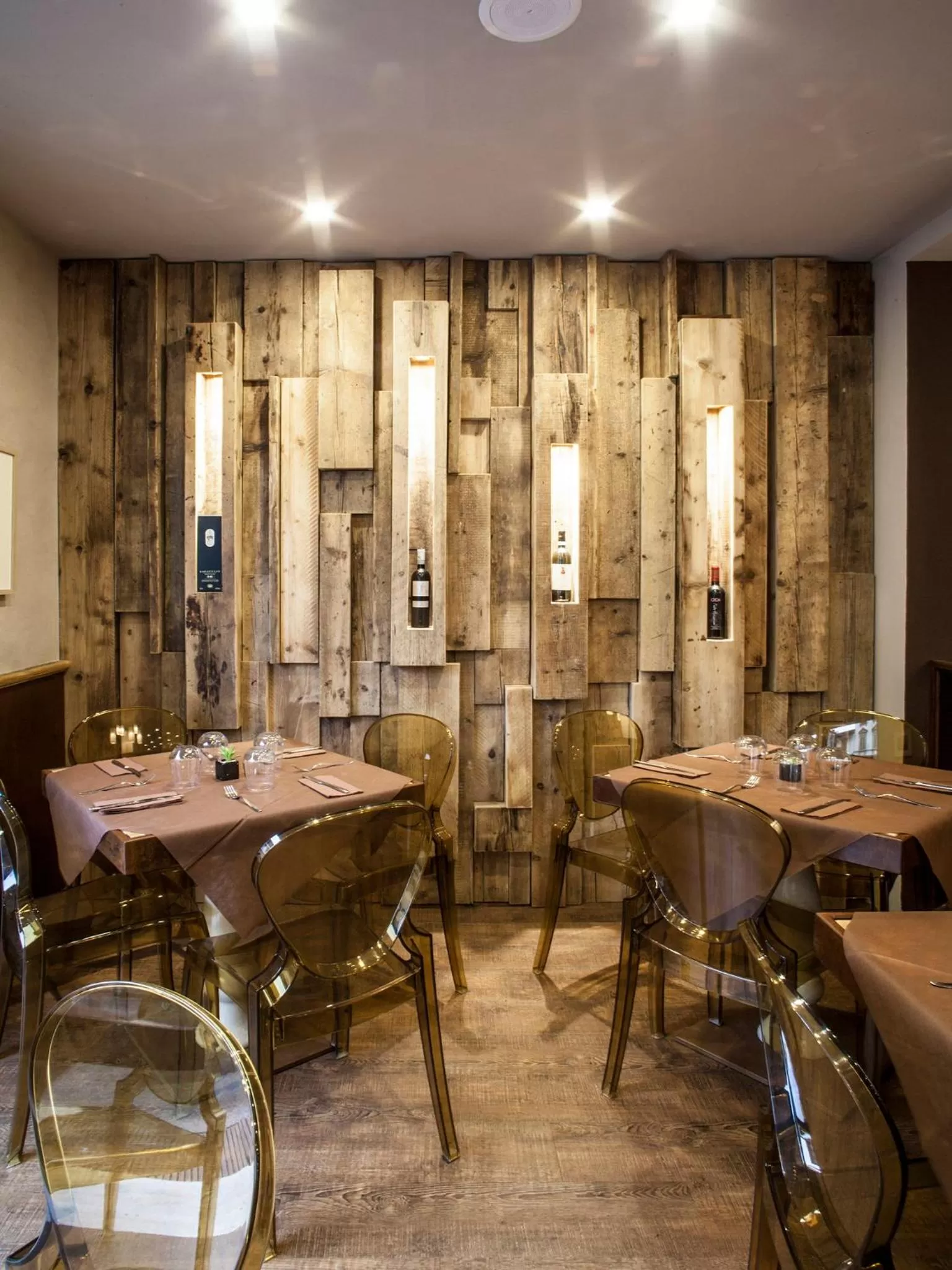 Restaurant/places to eat in La Farina Apartments