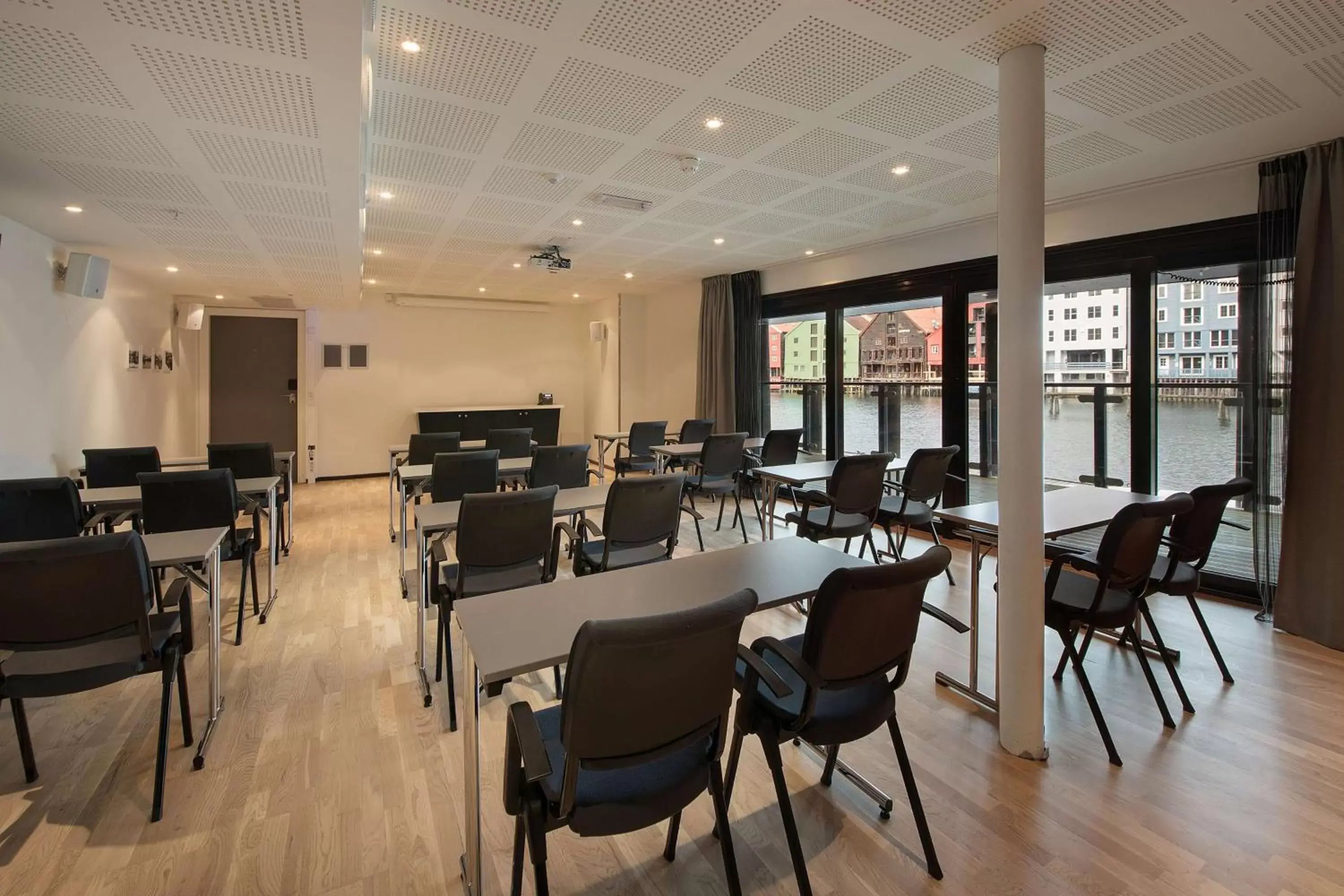 Meeting/conference room, Restaurant/Places to Eat in Scandic Bakklandet