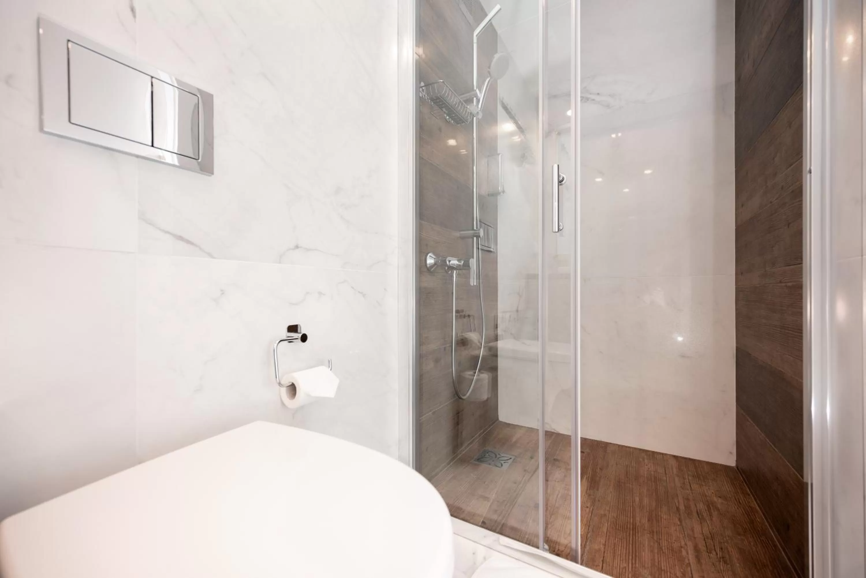 Shower in Hive Family House