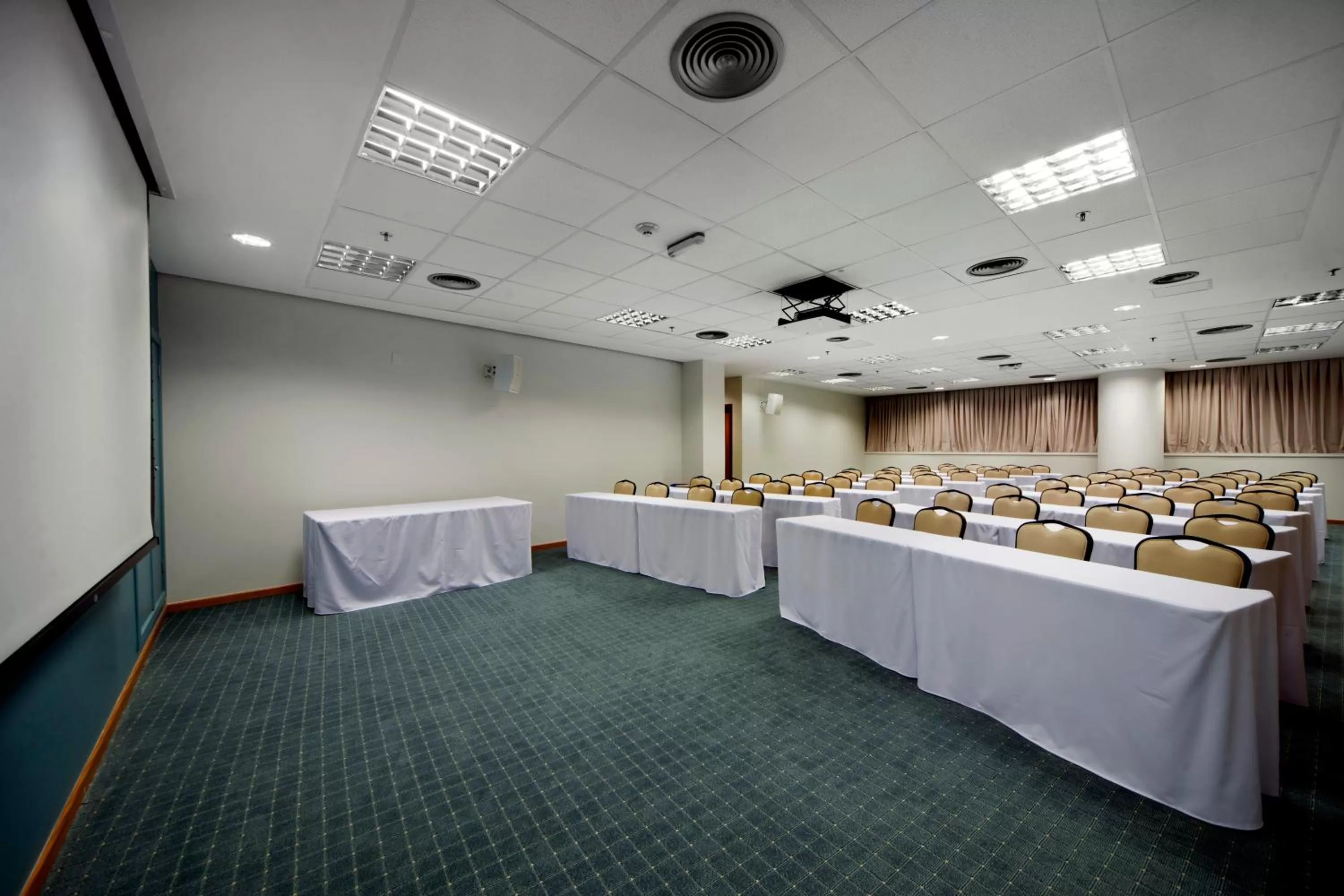 Business facilities in Quality Hotel Vitória