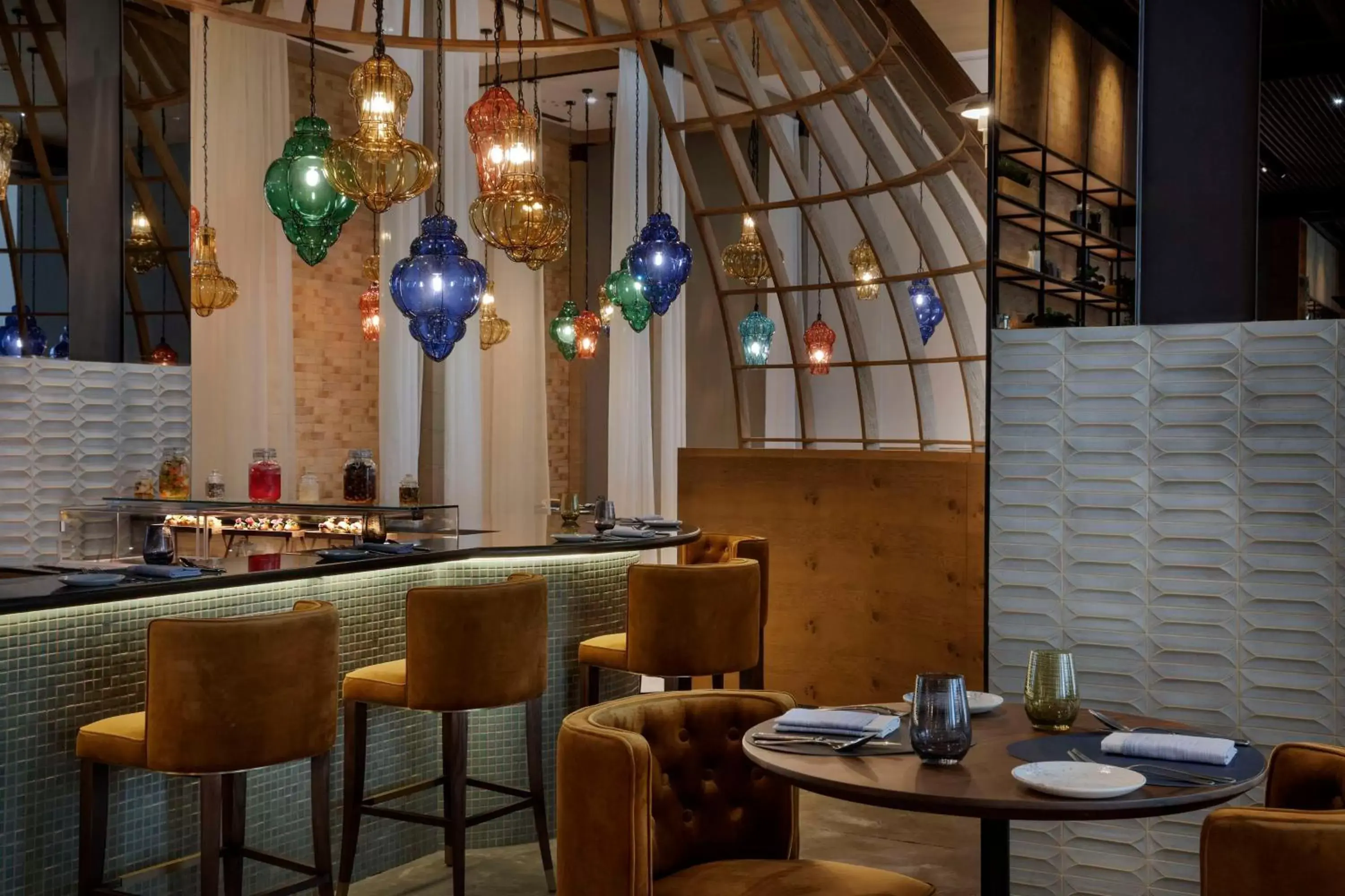 Lounge or bar, Restaurant/Places to Eat in Hilton Abu Dhabi Yas Island