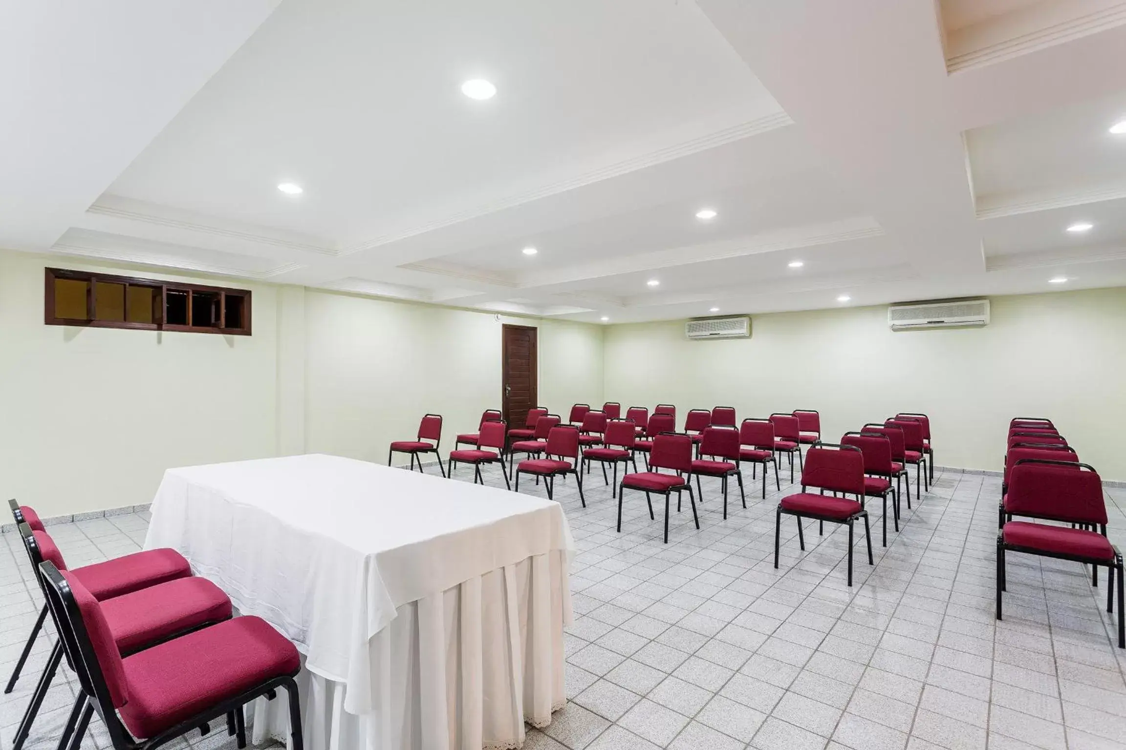 Business facilities in Pizzato Praia Hotel