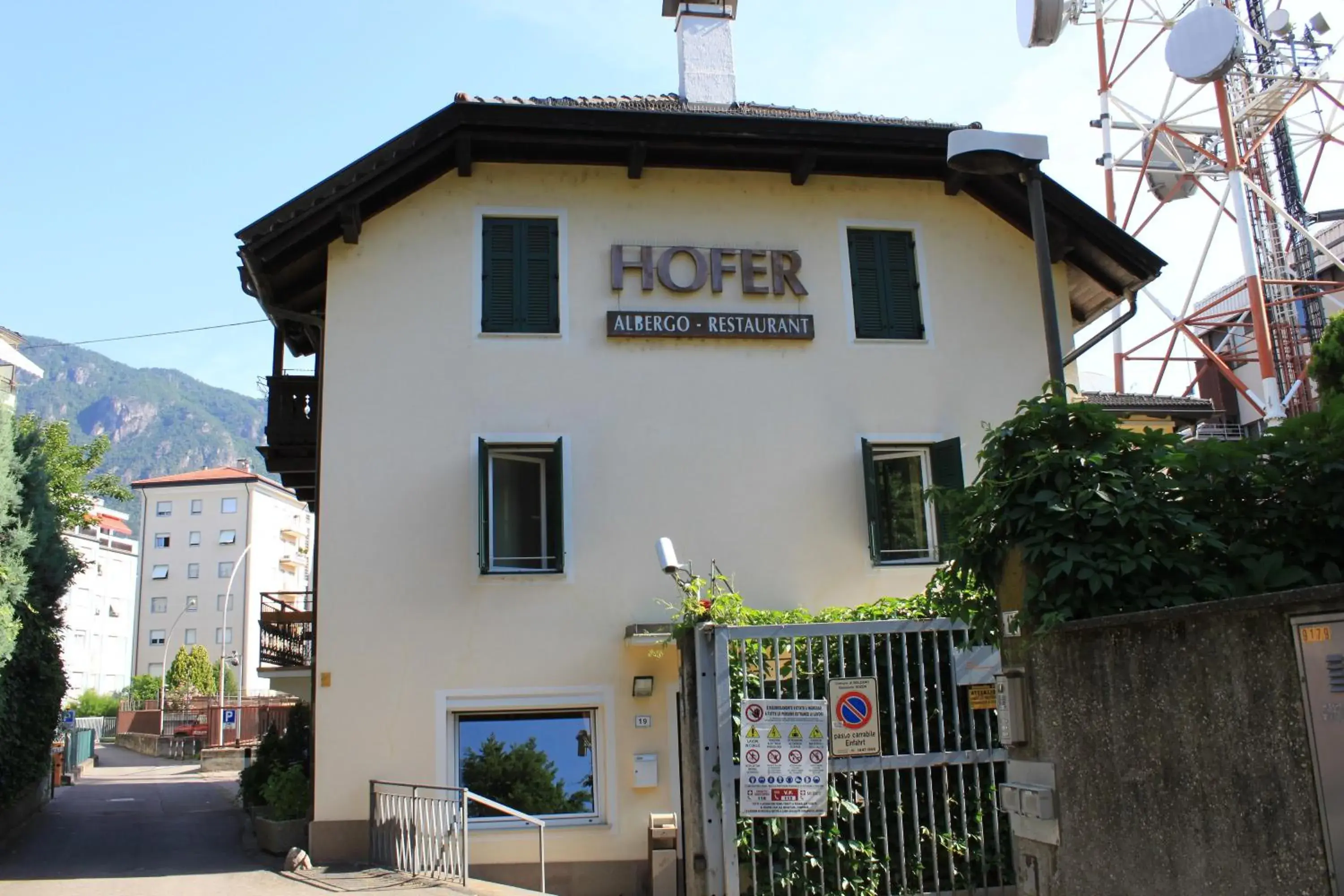 Facade/entrance, Property Building in Albergo Hofer