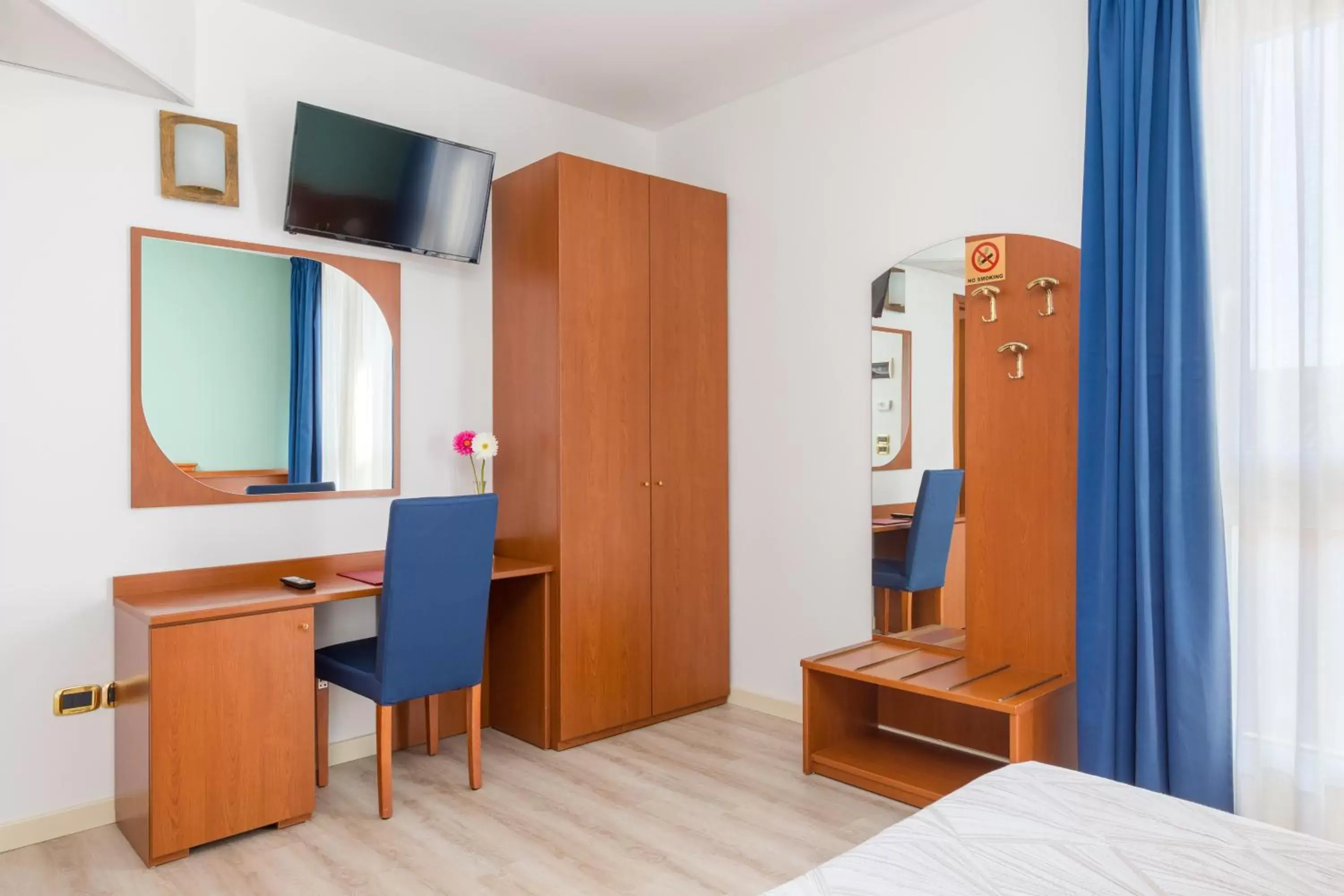 TV and multimedia, Bed in Hotel Palladio TV and multimedia, Bed in Hotel Palladio