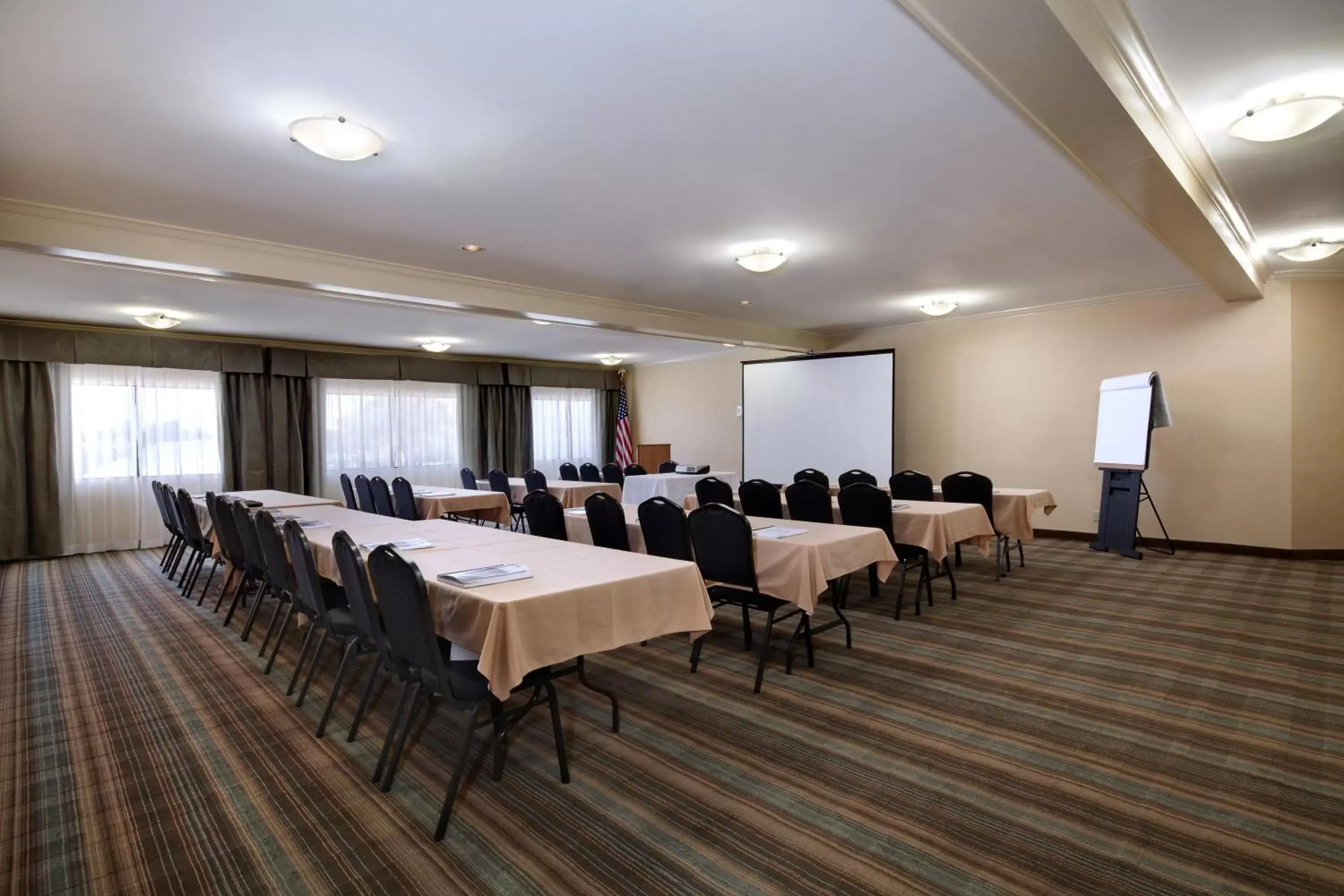Meeting/conference room in Holiday Inn Express Port Hueneme, an IHG Hotel