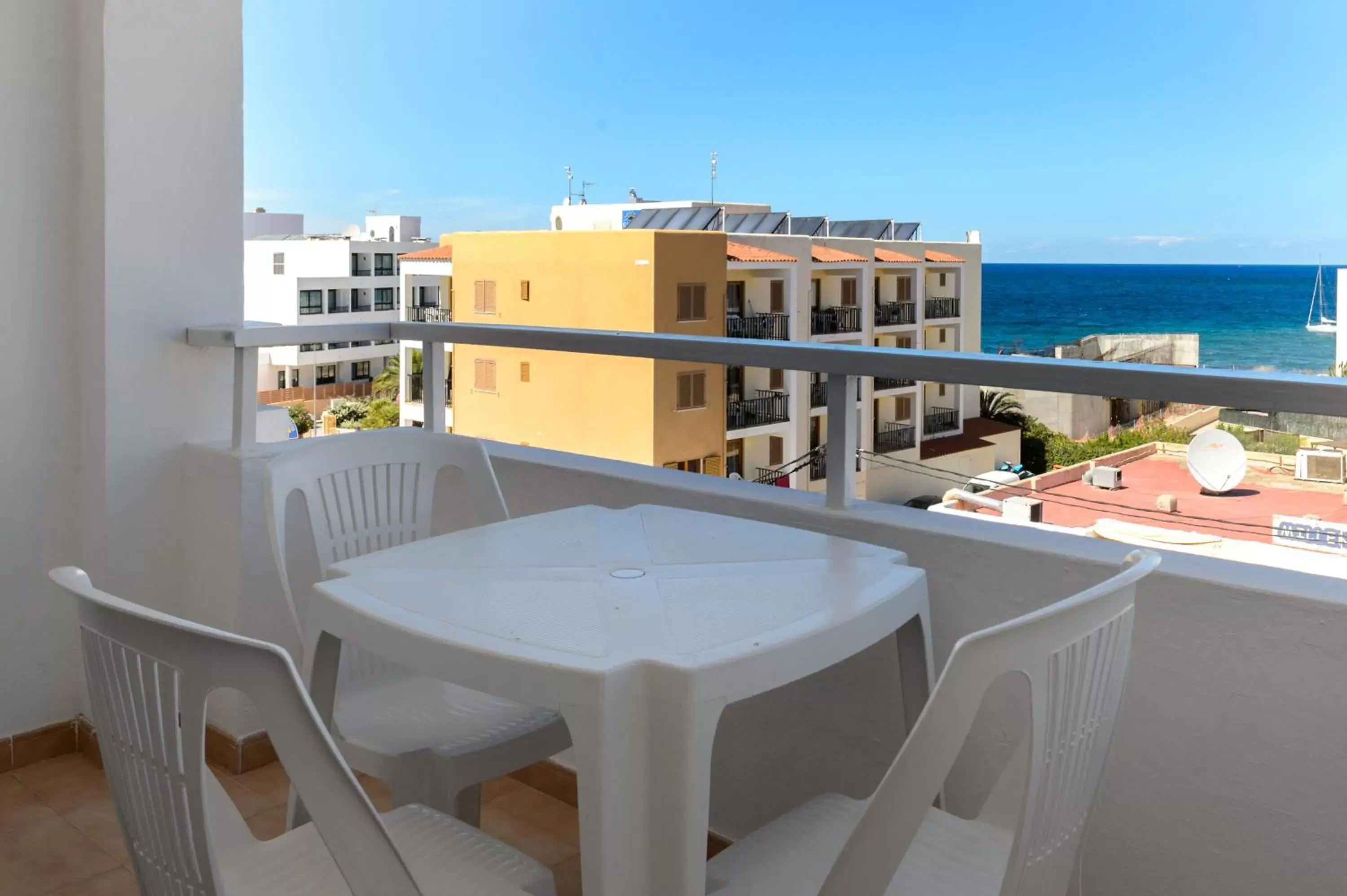 Balcony/Terrace in Apartamentos San Antonio Beach