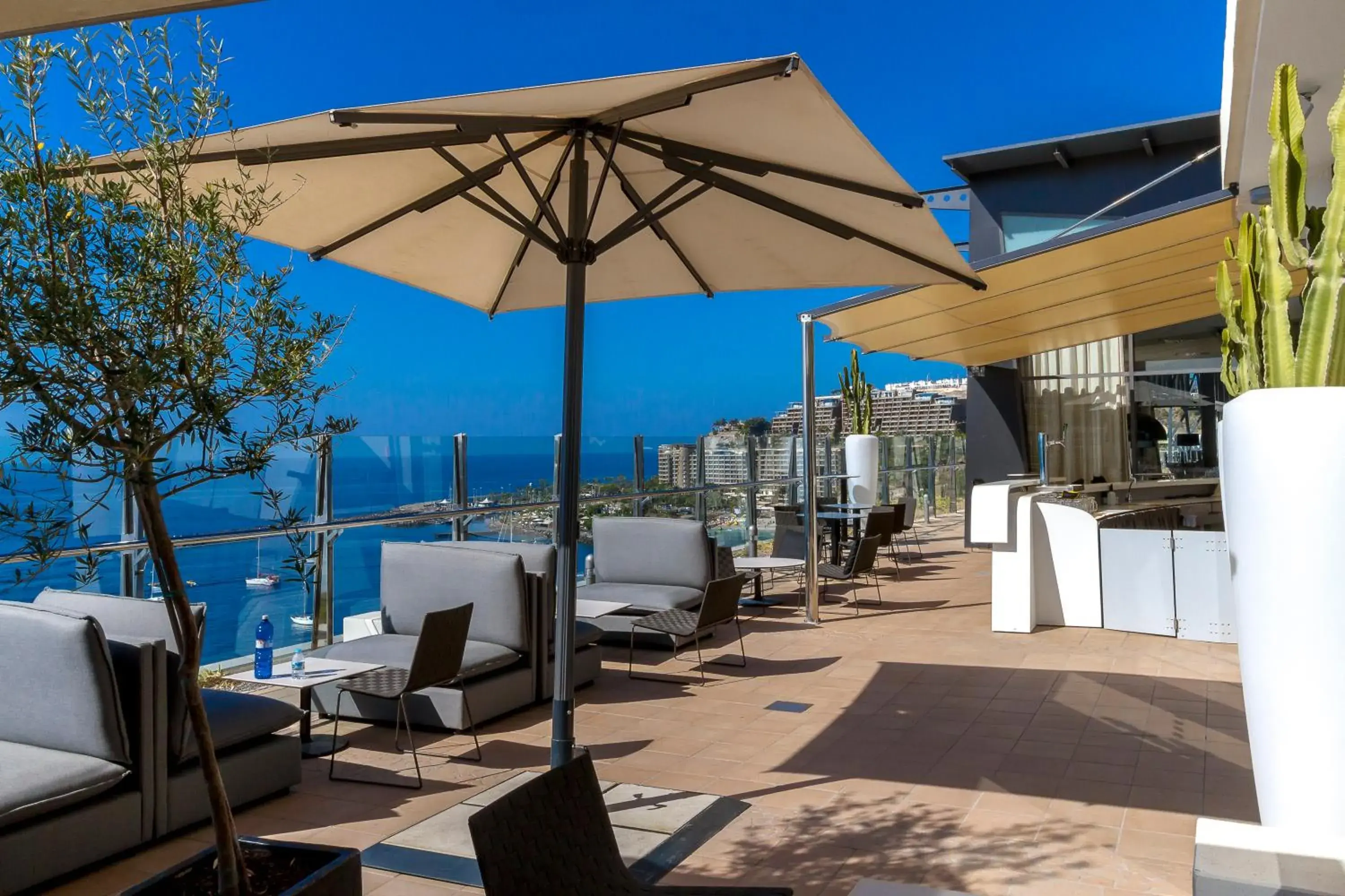 Lounge or bar in Radisson Blu Resort Gran Canaria