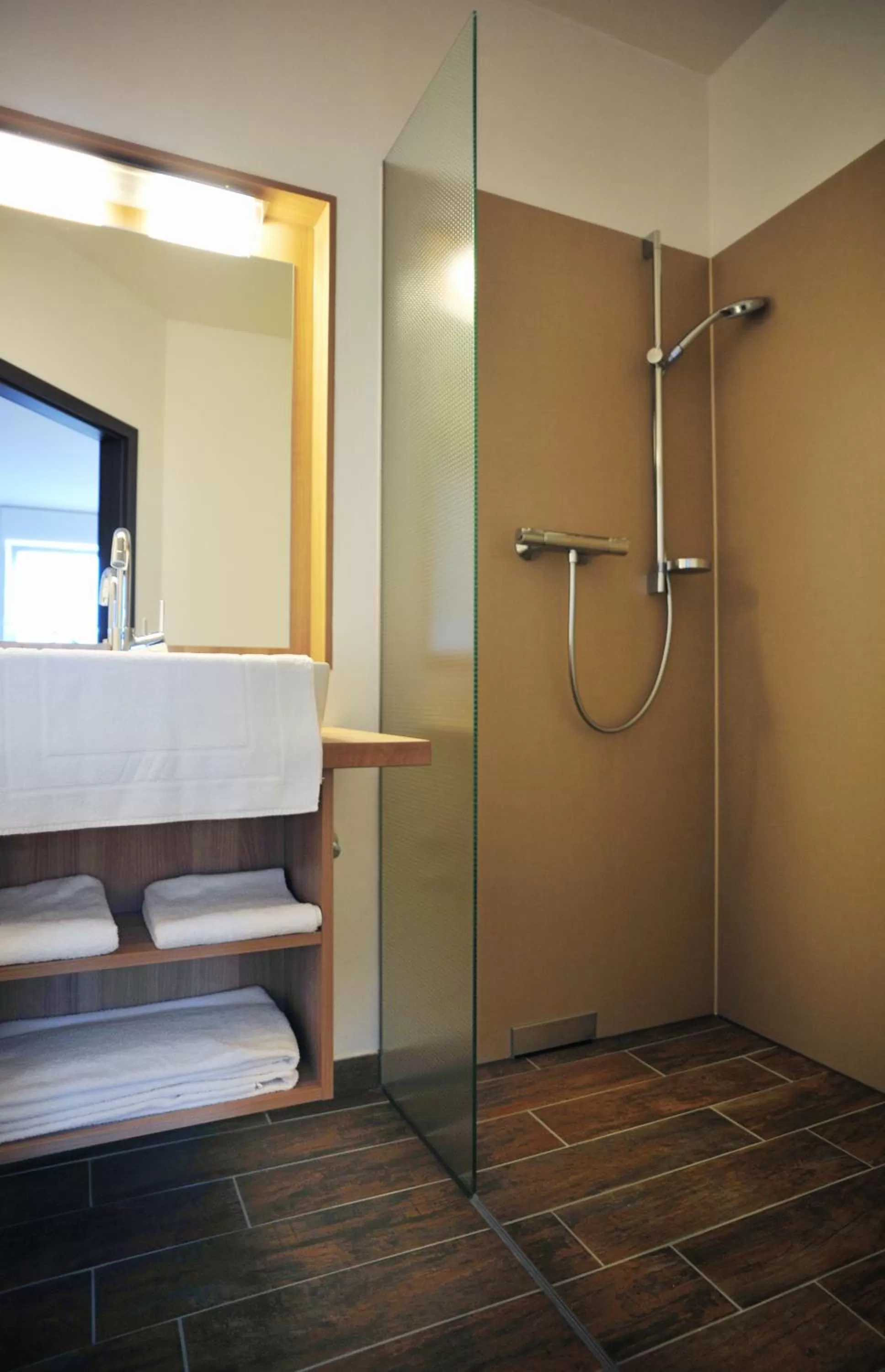 Shower in AUSZEIT DAS HOTEL Asbach-Bäumenheim