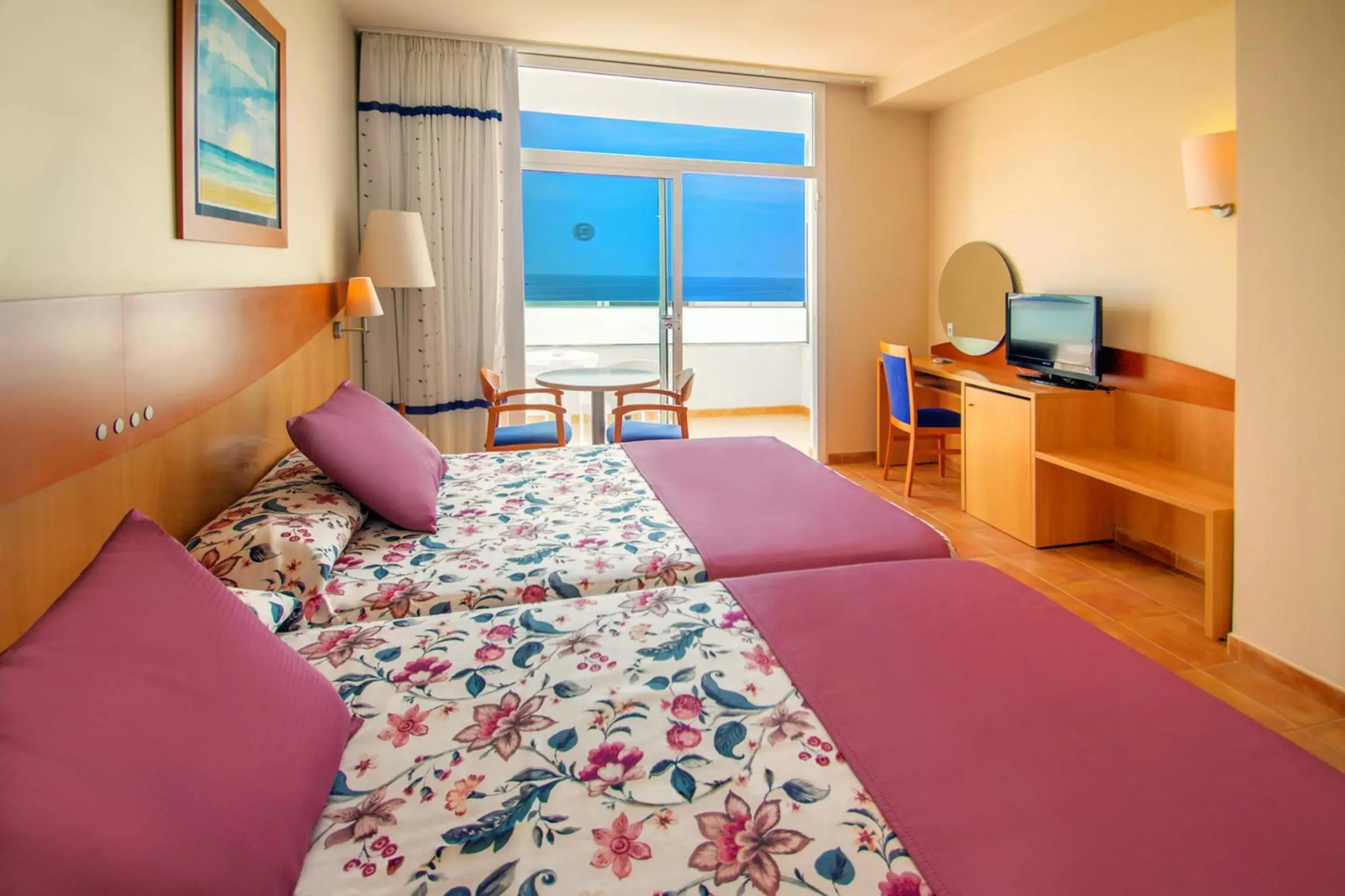 Twin Room with Sea View in Servigroup Marina Playa