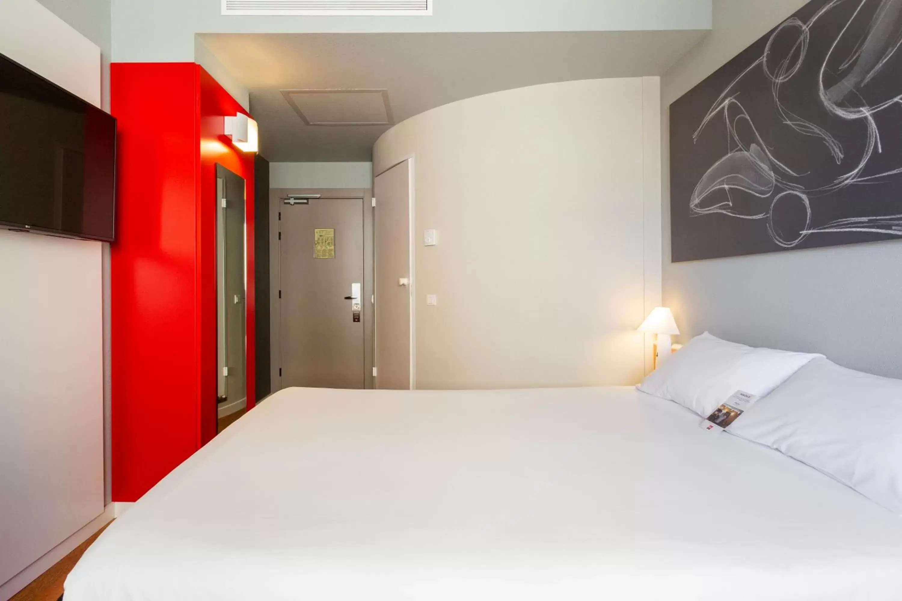 Bedroom, Bed in Ibis Elche