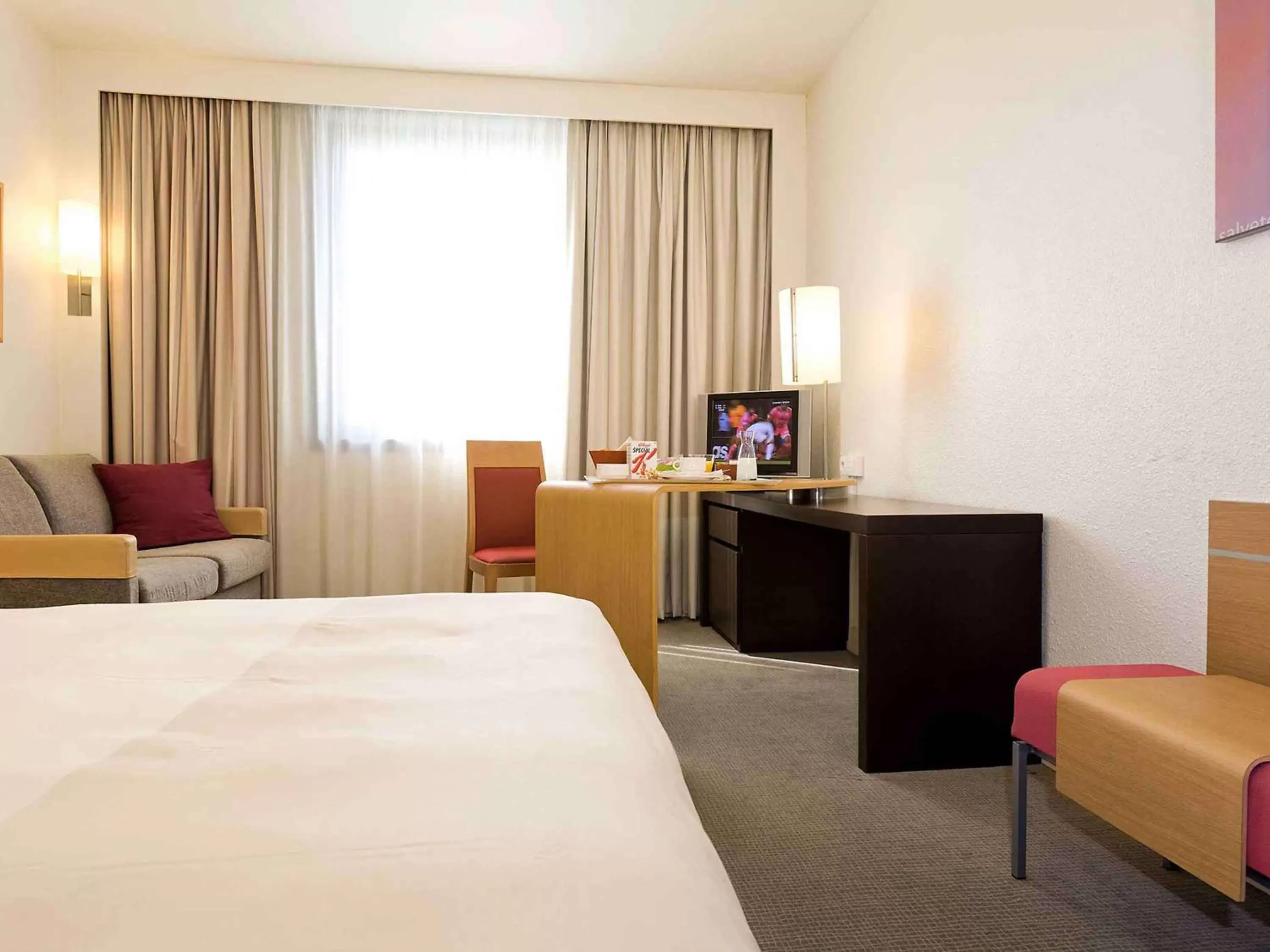 Photo of the whole room, Bed in Novotel Grenoble Centre