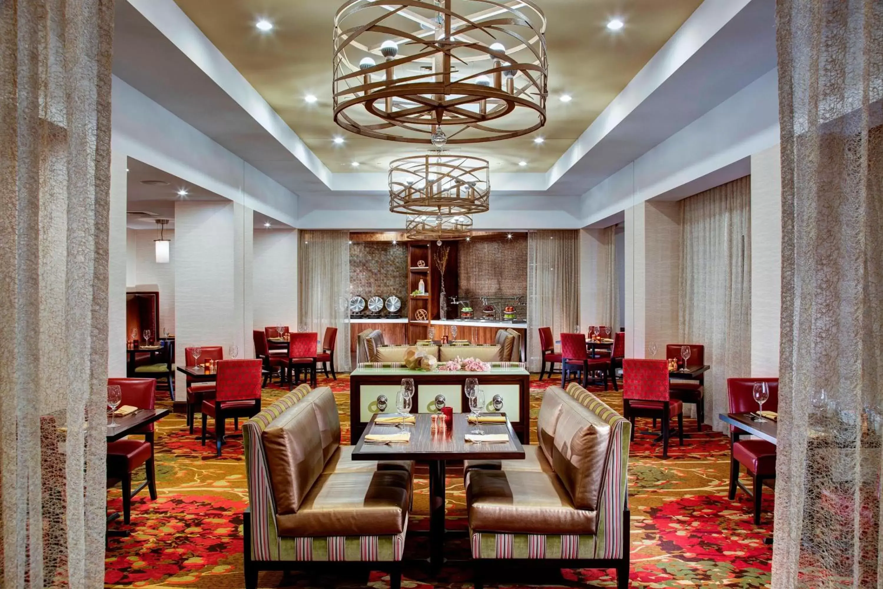 Kitchen or kitchenette, Restaurant/Places to Eat in Dallas-Addison Marriott Quorum by the Galleria