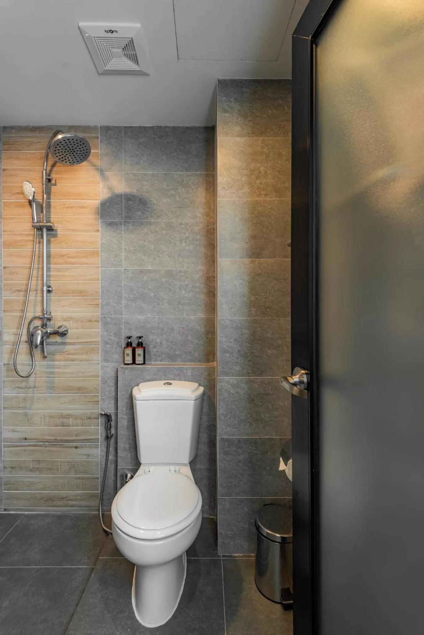 Bathroom in Luck Thai Hotel