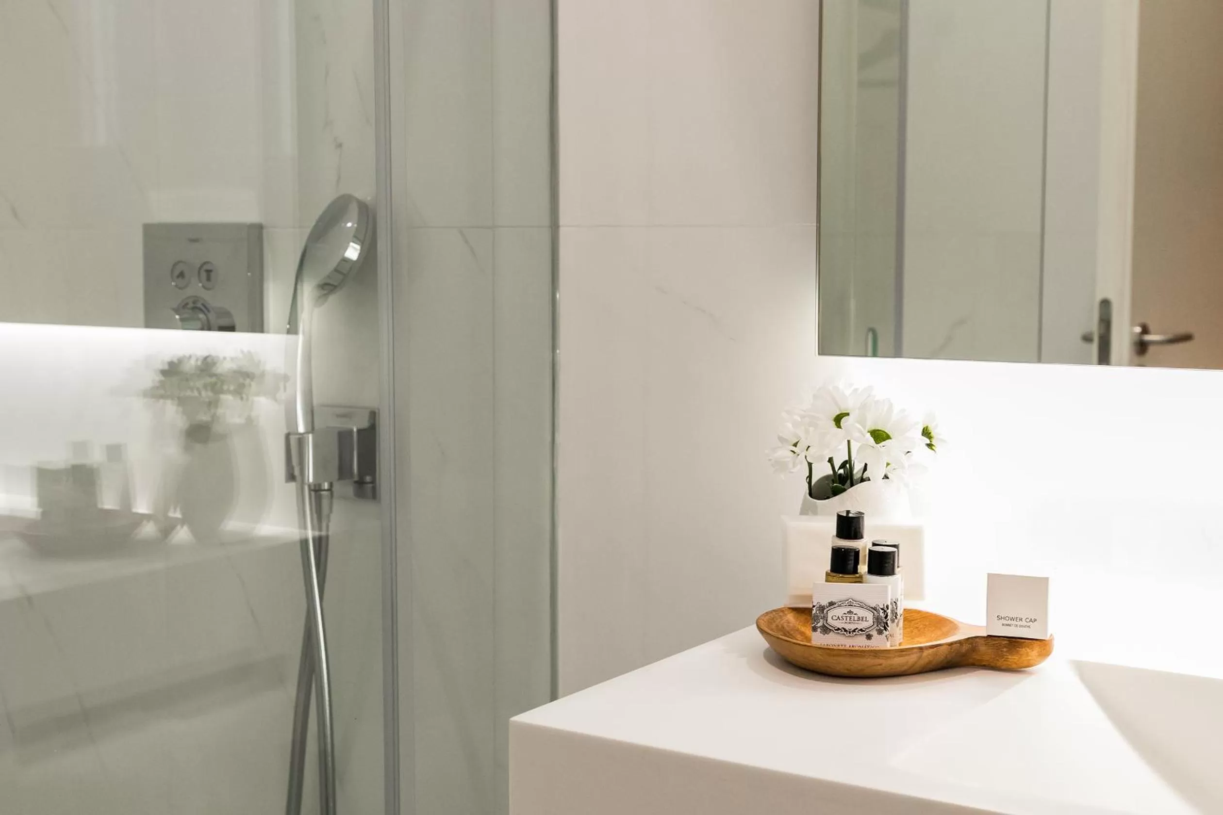 Bathroom in Porto River Infante