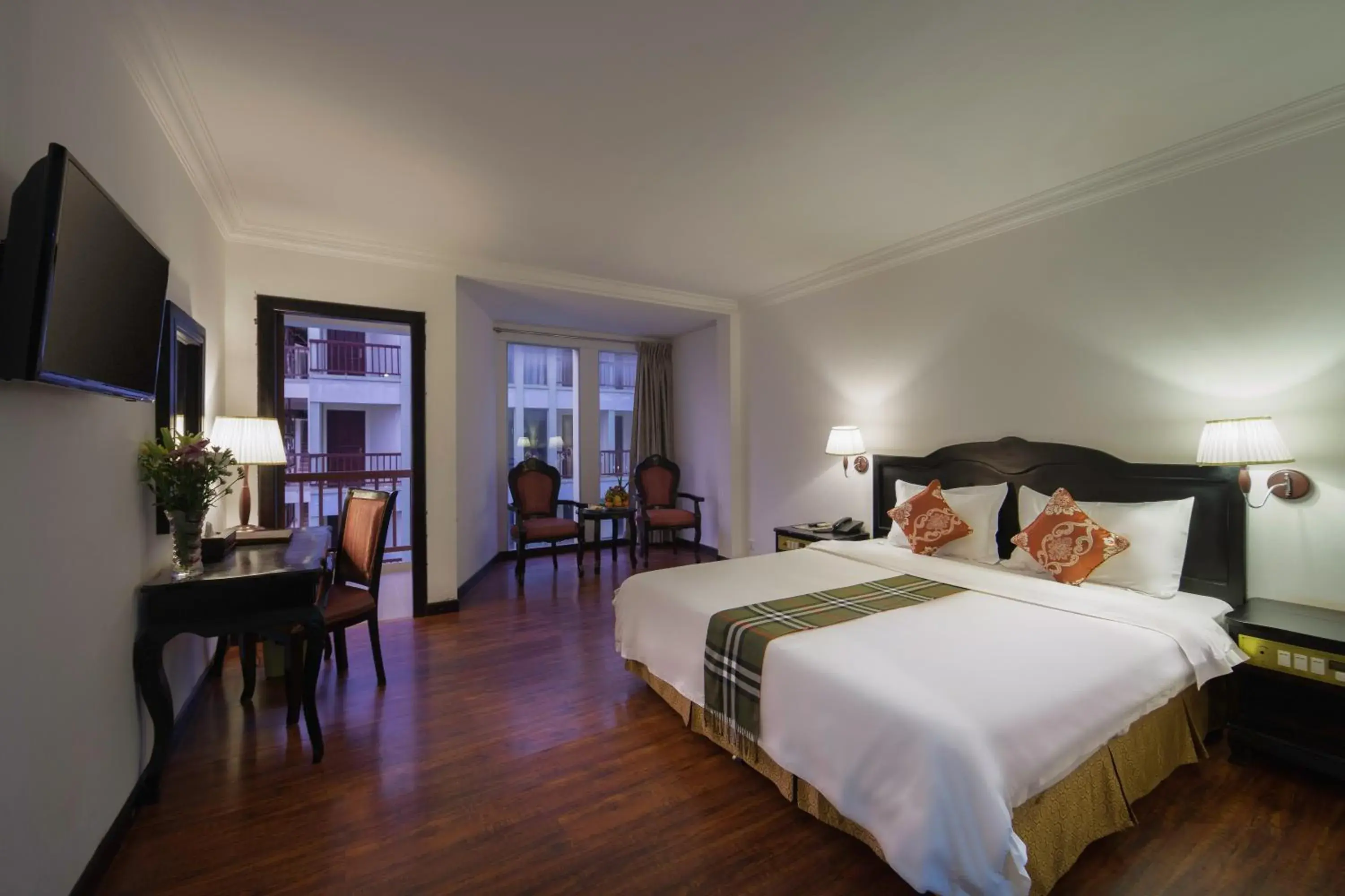 Bedroom, Bed in Smiling Hotel Bedroom, Bed in Smiling Hotel