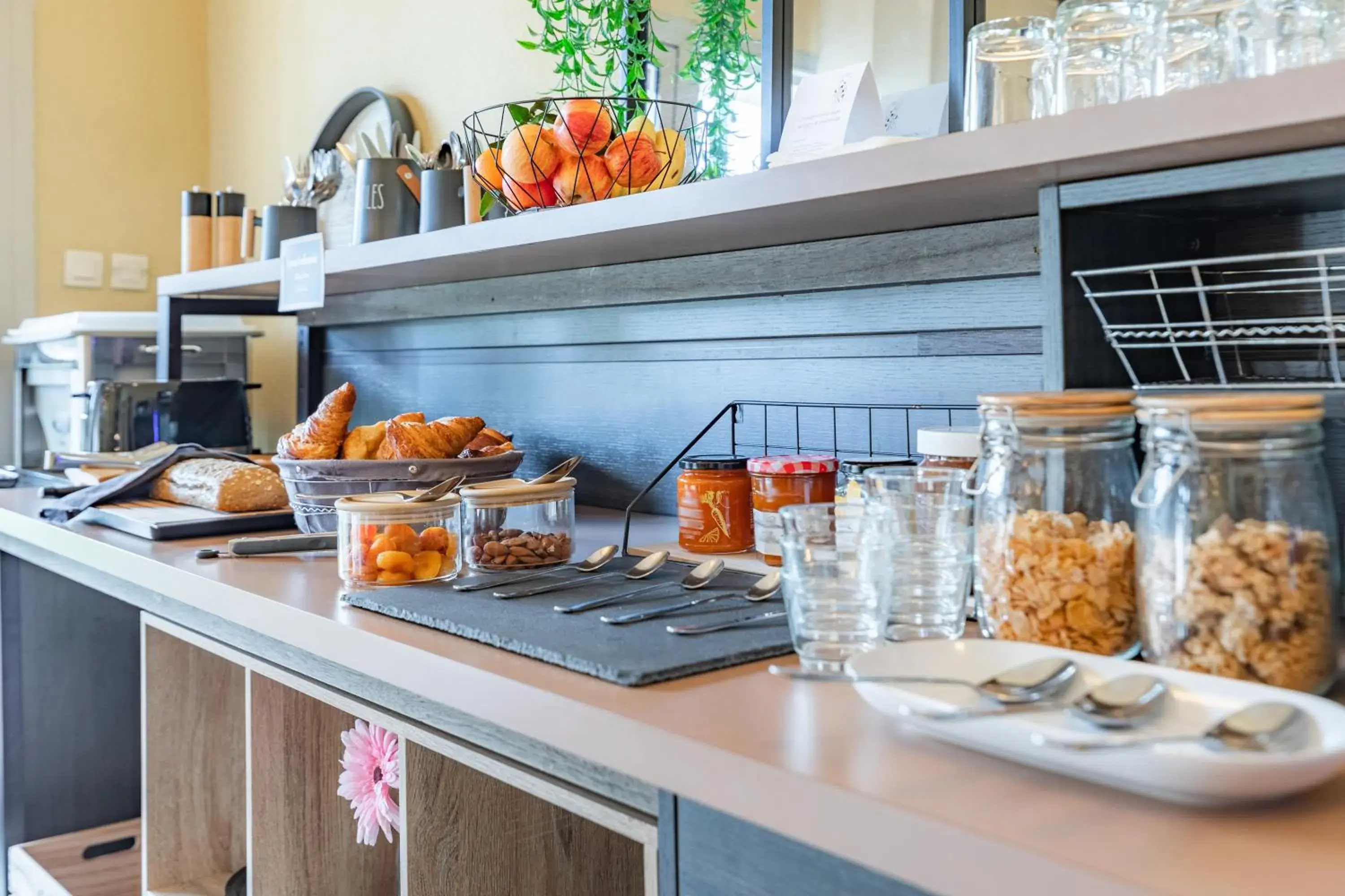 Continental breakfast, Food in Appart'City Toulouse Saint-Simon